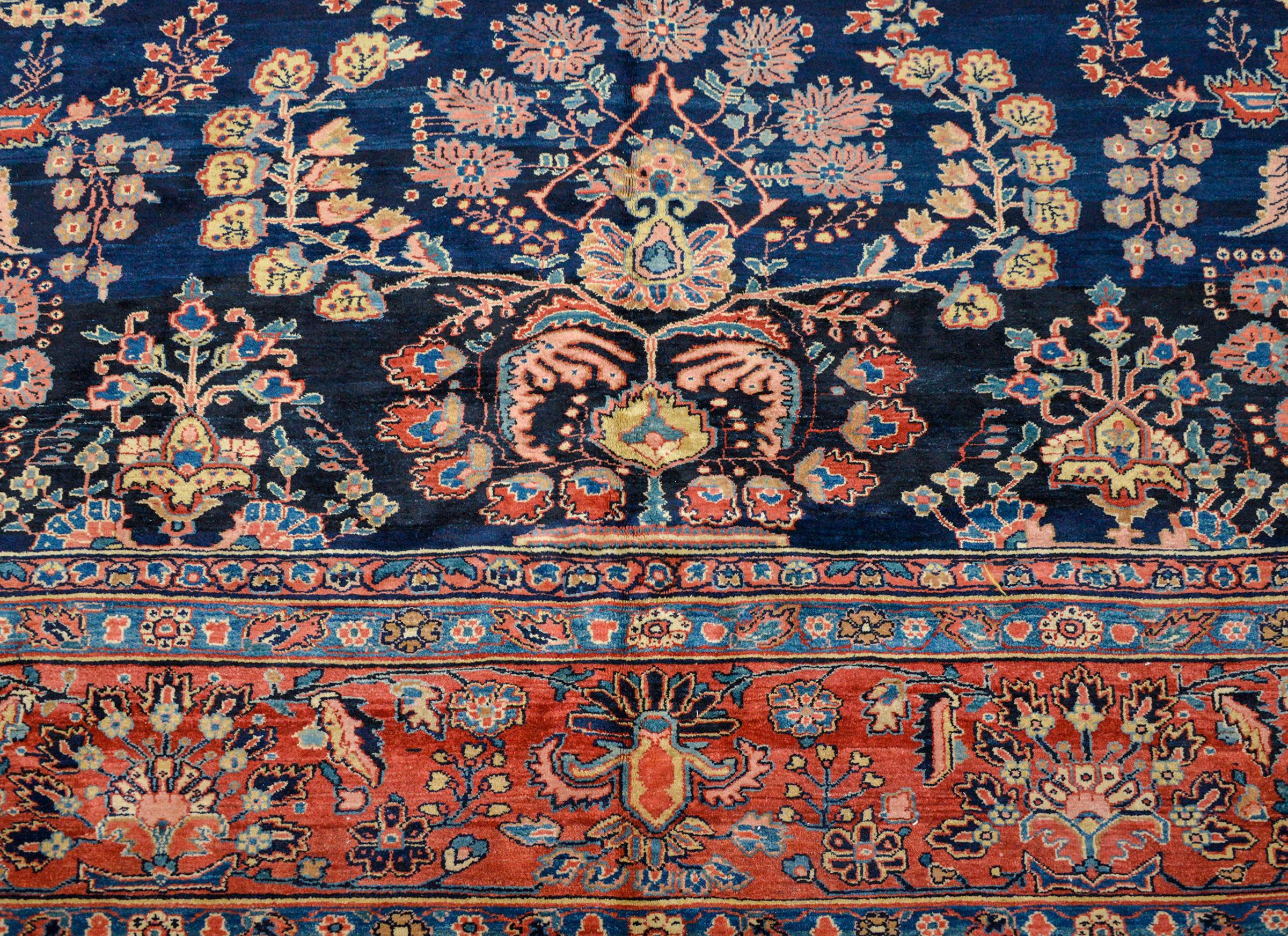 Fabulous Early 20th Century Mohajeran Rug In Good Condition For Sale In Chicago, IL