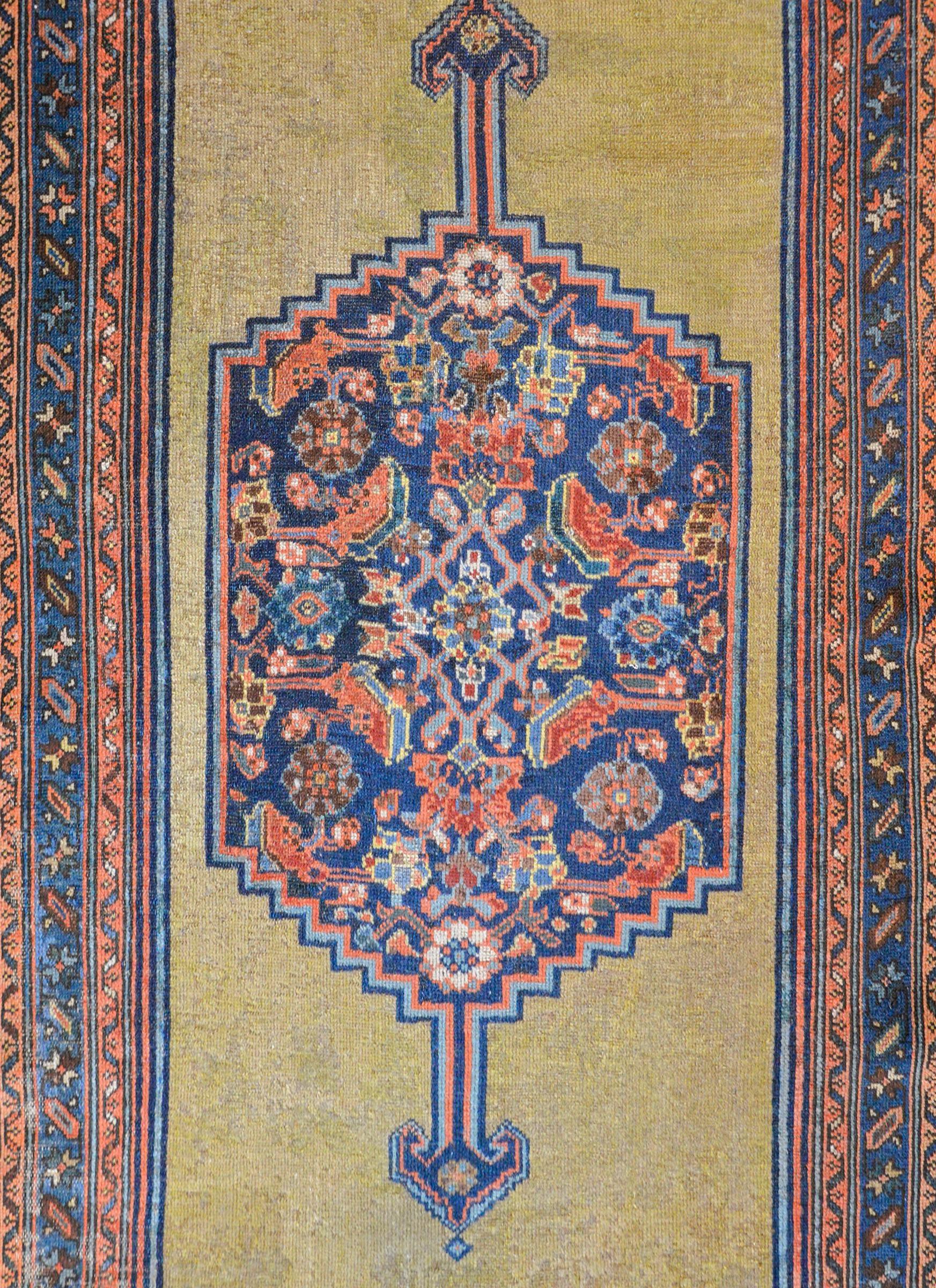 Perse Fabuleux tapis Serab du début du 20e siècle en vente