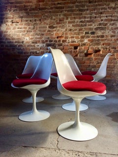 Fabulous Eero Saarinen Tulip Dining Table & Six Tulip Dining Chairs Knoll Studio