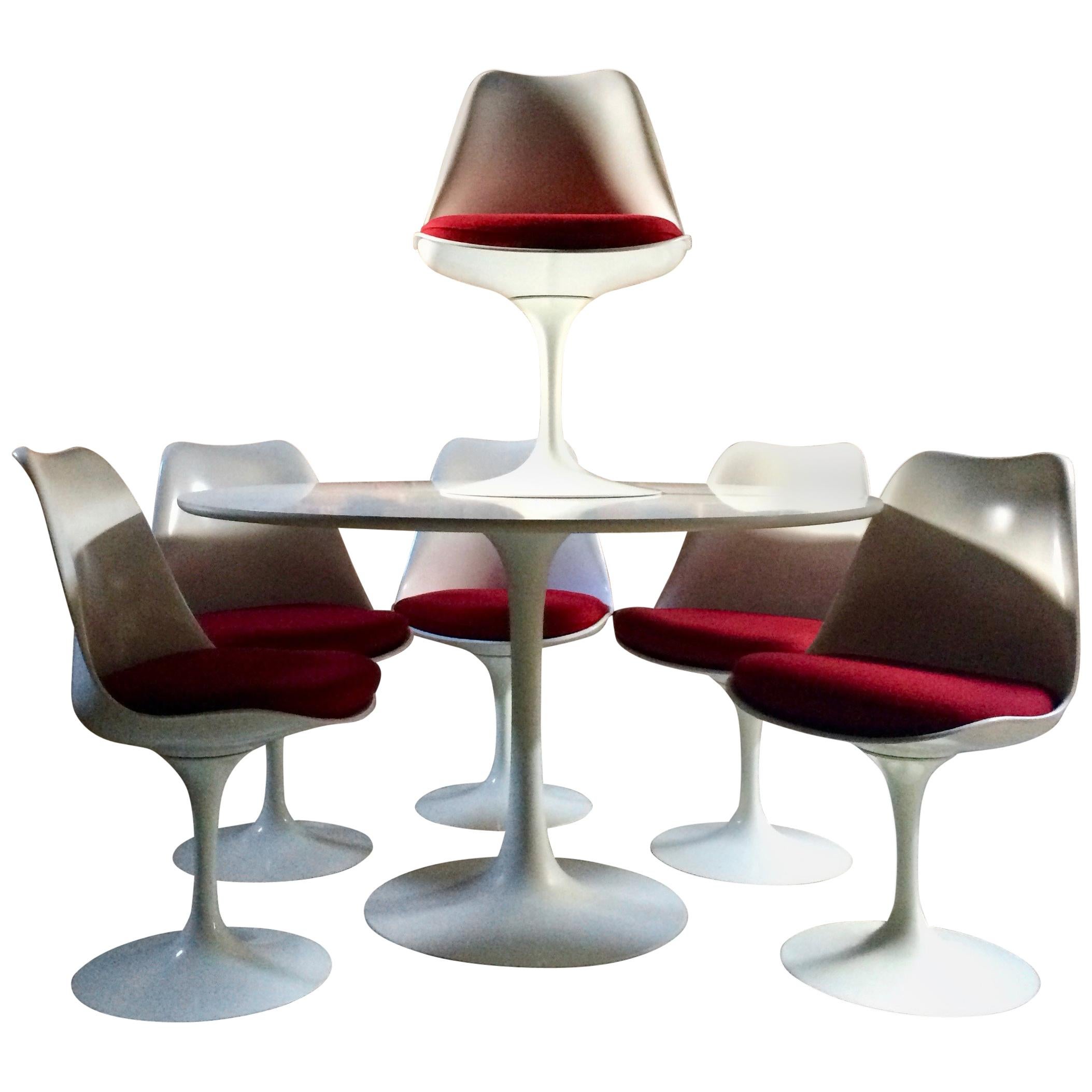 Fabulous Eero Saarinen Tulip Dining Table & Six Tulip Dining Chairs Knoll Studio
