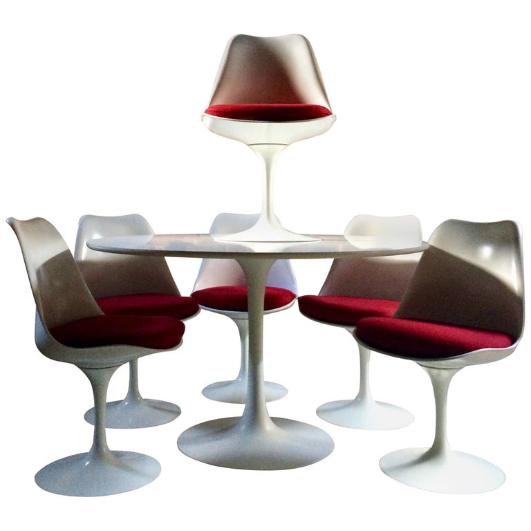 Fabulous Eero Saarinen Tulip Dining Table and Six Tulip Dining Chairs