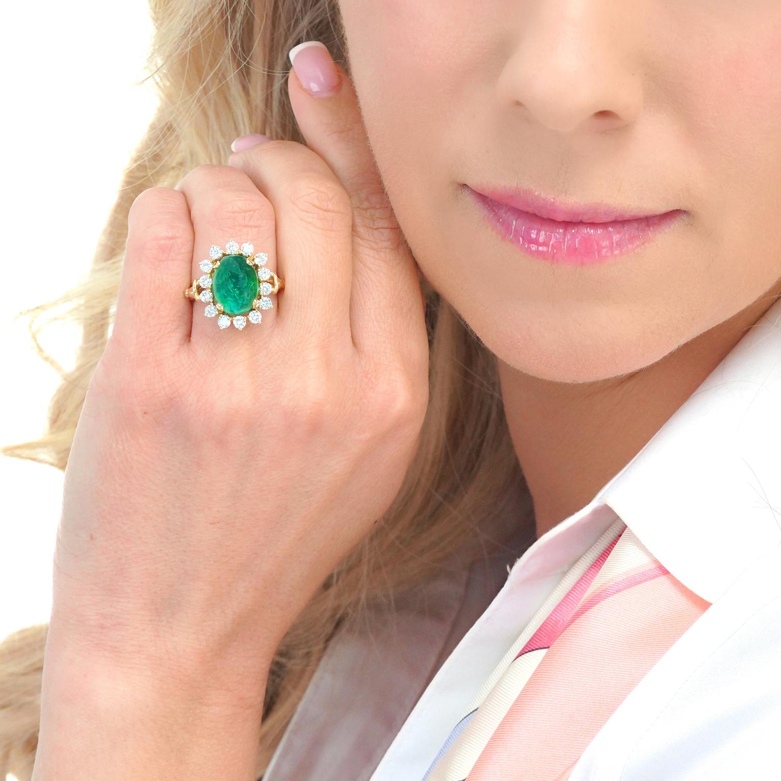 Fabulous Emerald and Diamond Ring 18k In Excellent Condition In Litchfield, CT