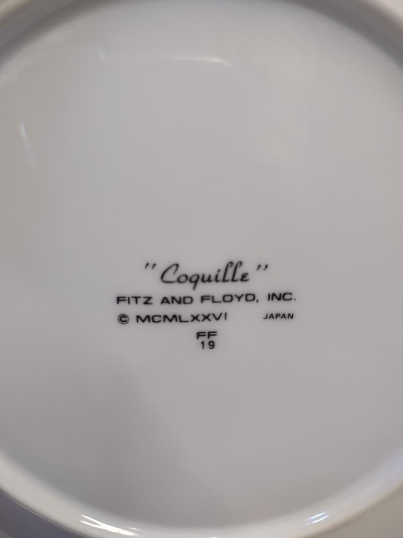 Late 20th Century Fabulous Fitz and Floyd Coquille Pattern Dinnerware Set For Sale