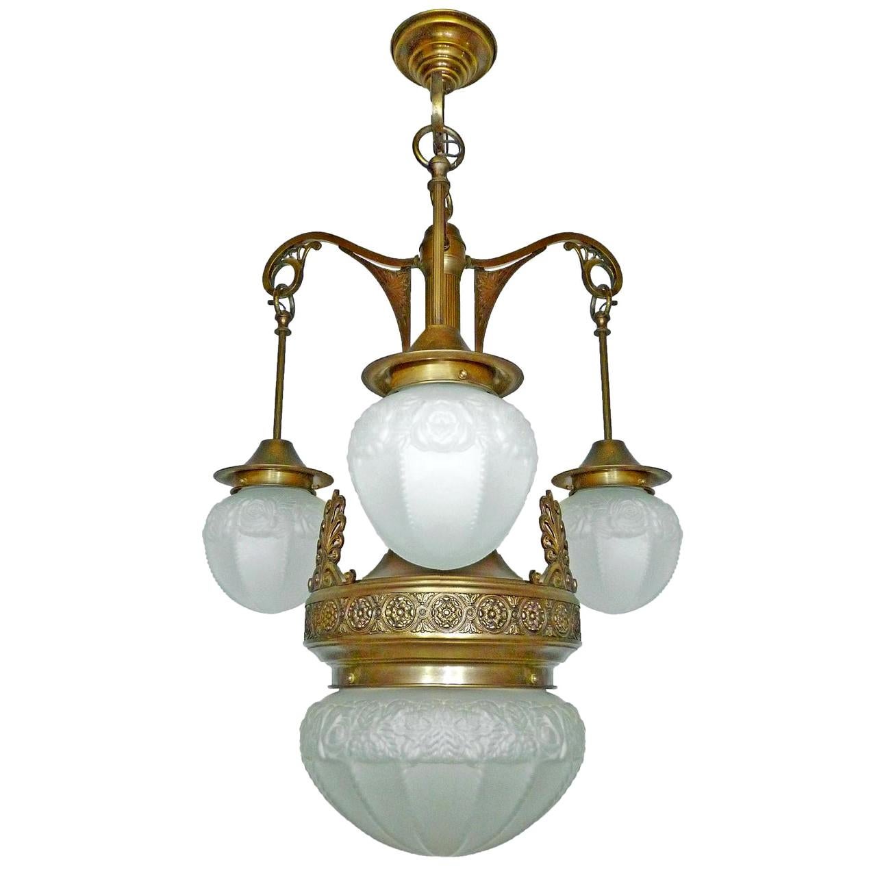 French Degué style Art Deco white frosted glass, 4-light chandelier/ brass
4 light bulbs (3 bulbs E14 40W + one bulb E27 60W)
Good working condition
Measures:
Diameter 23.6 in / 60 cm
Height 35.4 in / 90 cm
Glass shades: 6 in (15 cm) / 6 in