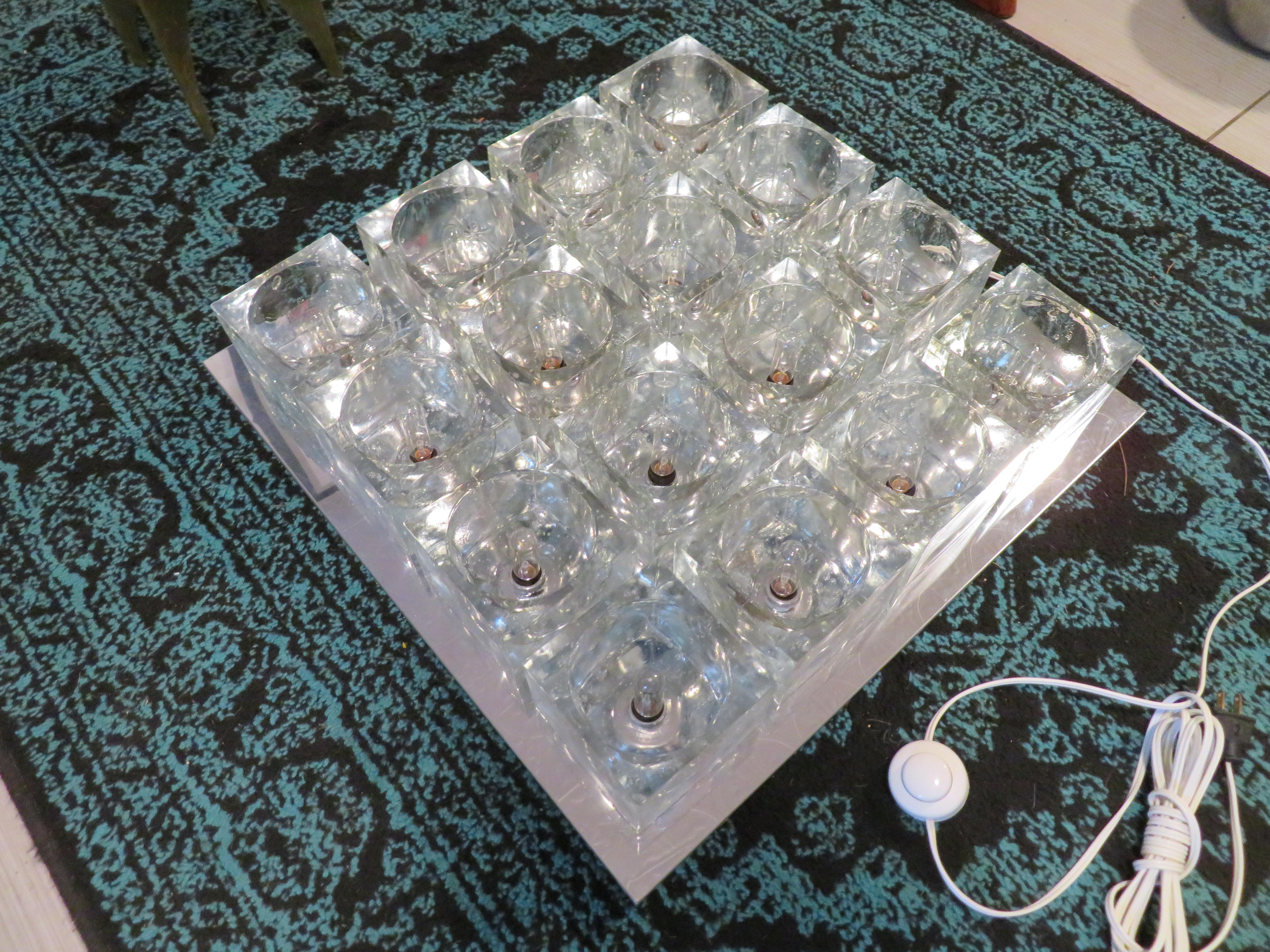 Fabuleux luminaire lumineux encastré chromé en forme de cube de glace de Gaetano Sciolari en vente 3
