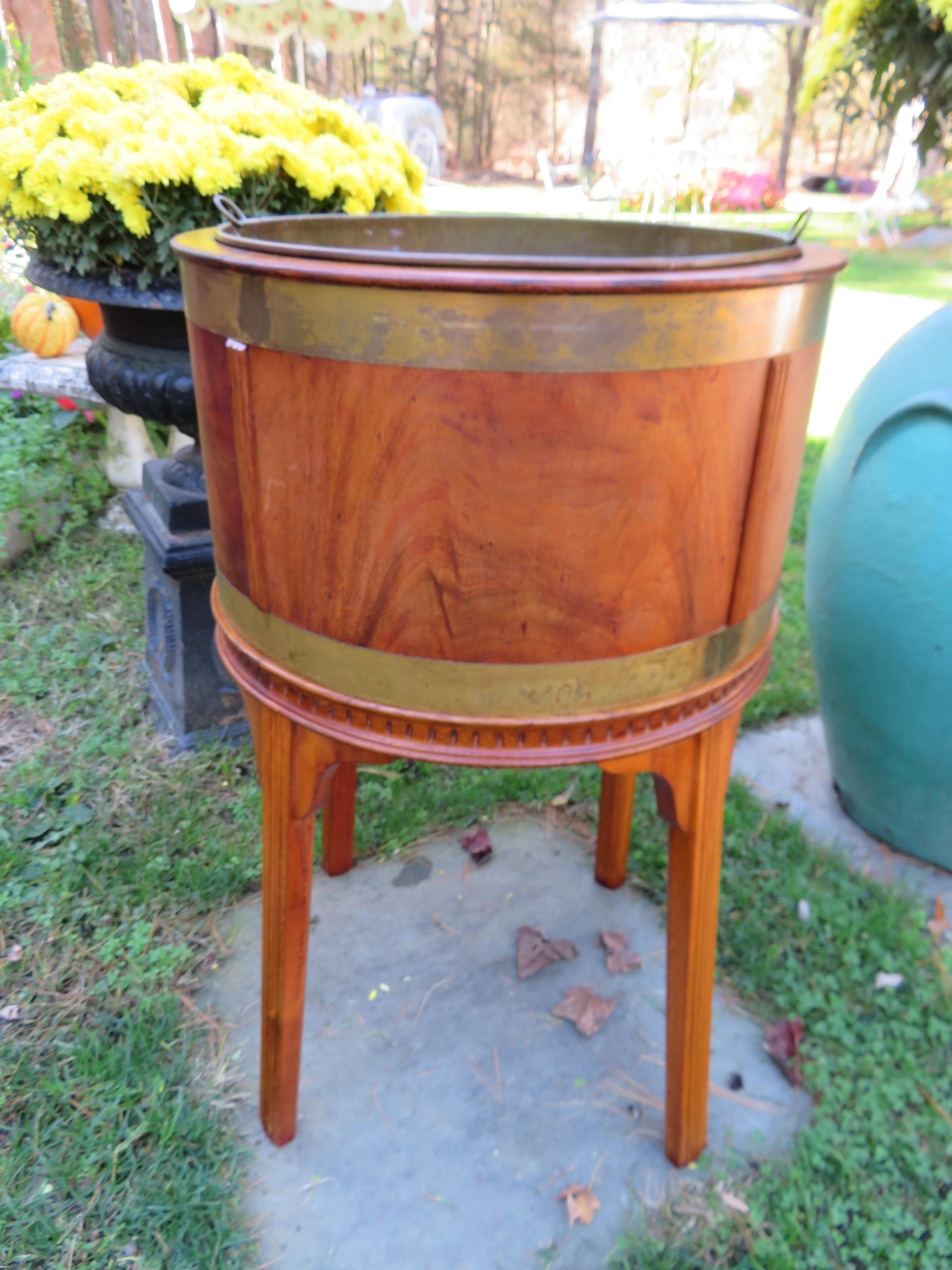 George lll style Mahogany open wine cooler, planter. This handsome brass-bound, circular wine cooler has its original brass insert. It measures 32