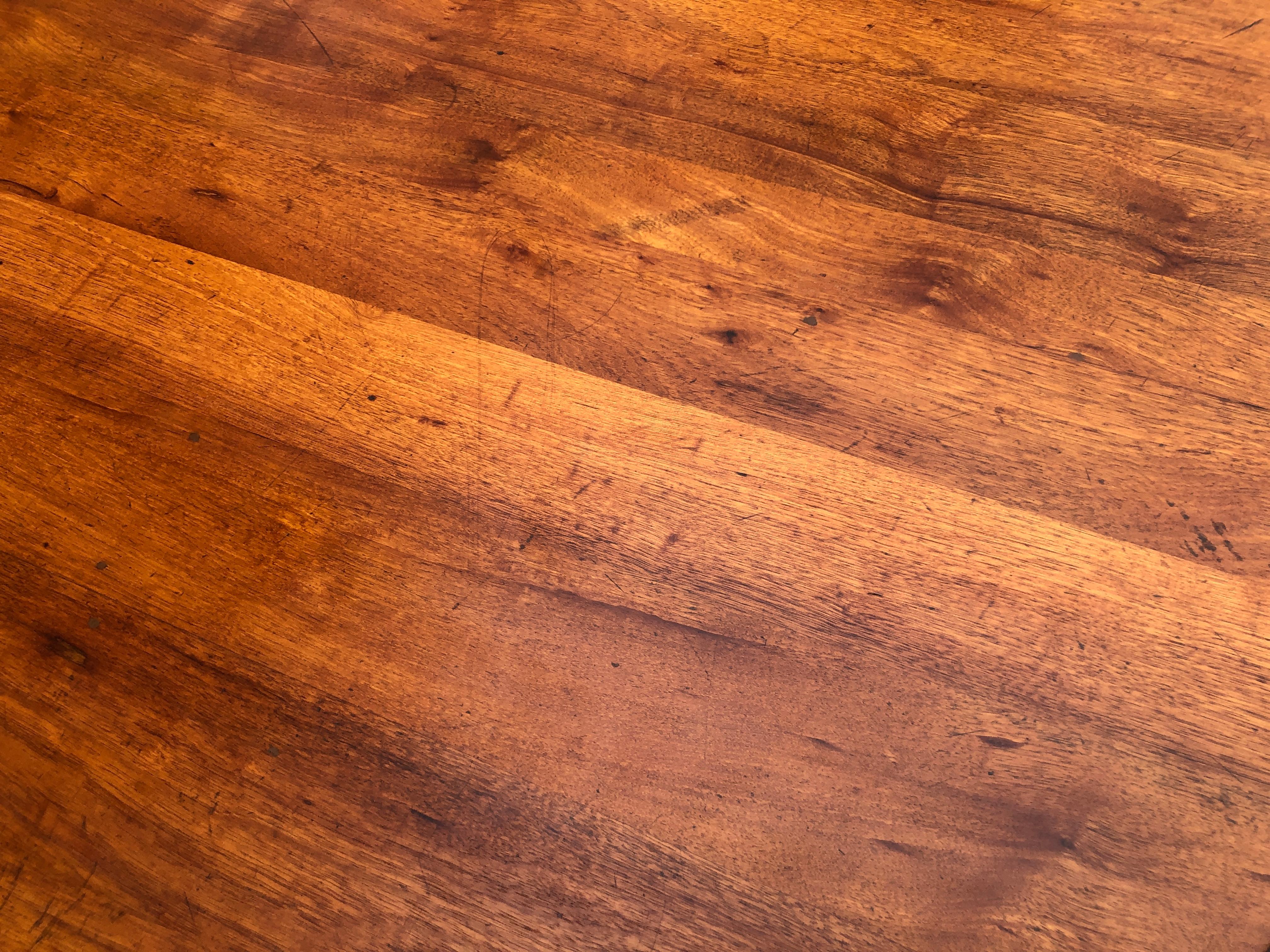 Fabelhafter runder George Nakashima-Esstisch aus schwarzem Nussbaumholz, Mid-Century Modern im Zustand „Gut“ im Angebot in Pemberton, NJ