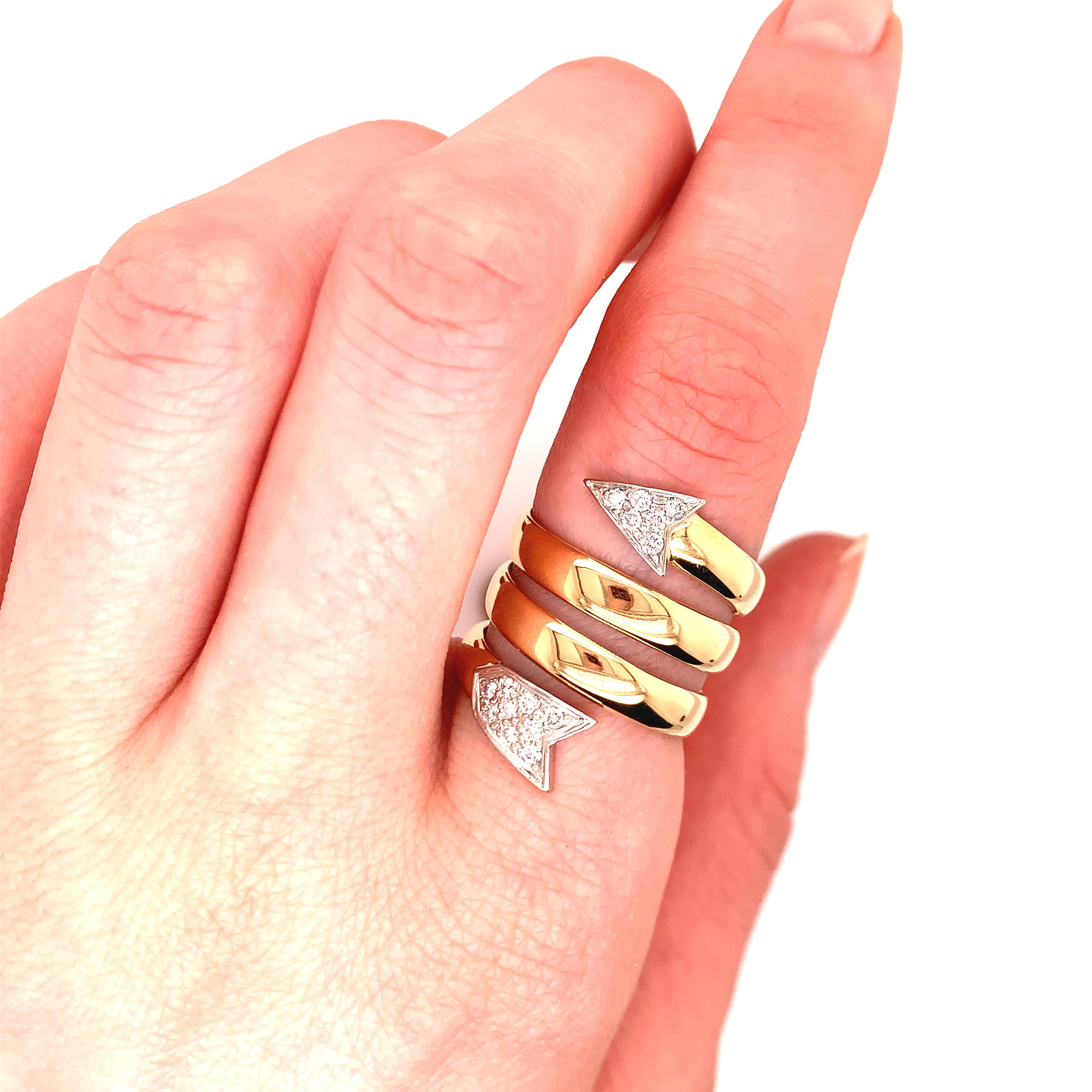 Round Cut Fabulous Gold and Diamond Arrow Ring For Sale