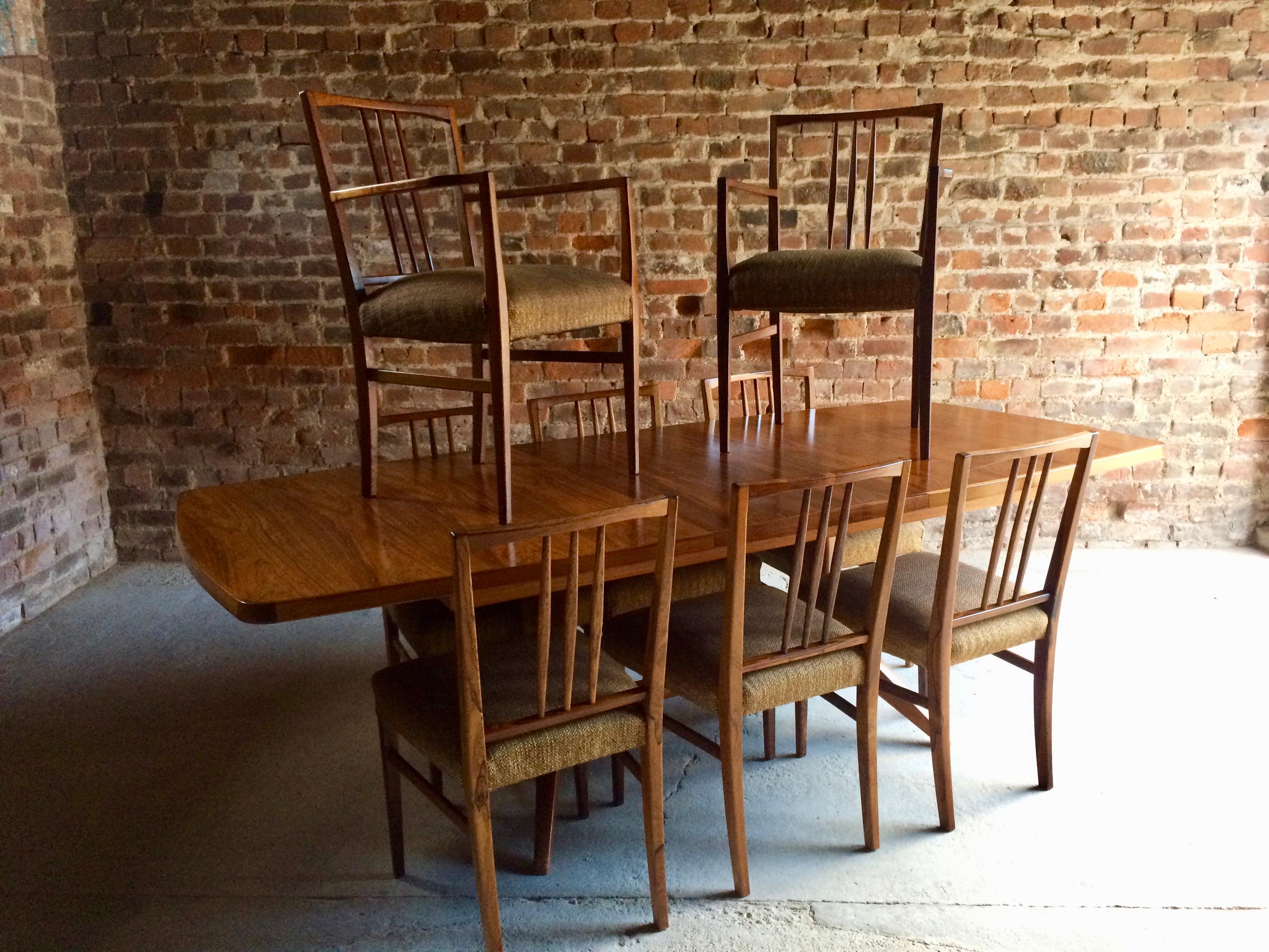 Extremely rare Gordon Russell of Broadway extending dining table and eight matching chairs design: Burford R818 - Materials: Mahogany and Rio rosewood -

Midcentury
Gordon Russell
Burford
Model R818
Dining table (Extending) 
Eight chairs