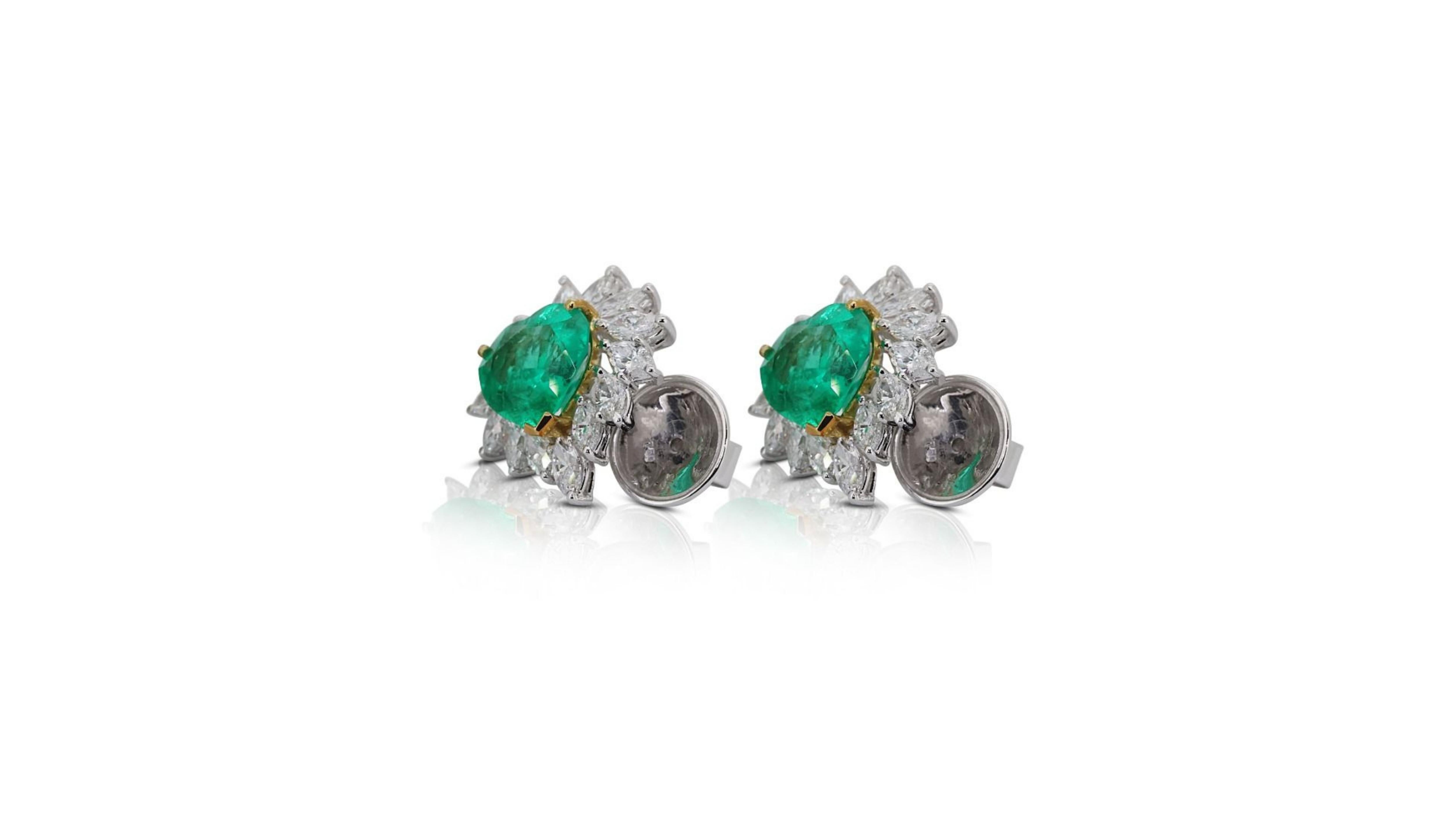 Women's Fabulous Heart Emerald Earrings For Sale