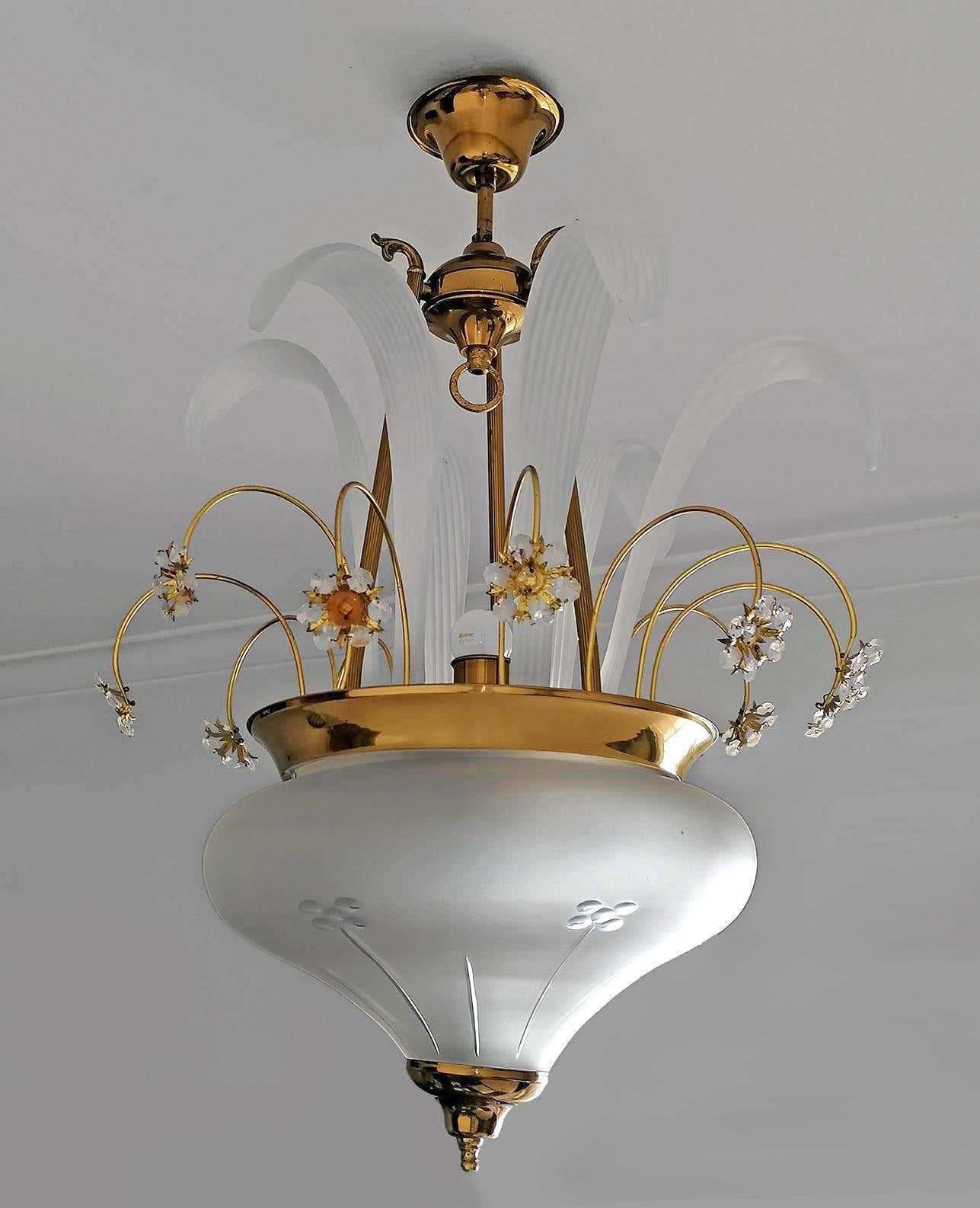 20ième siècle Fabuleux lustre Hollywood Regency en forme de bouquet de fleurs en cristal de Murano et laiton doré en vente