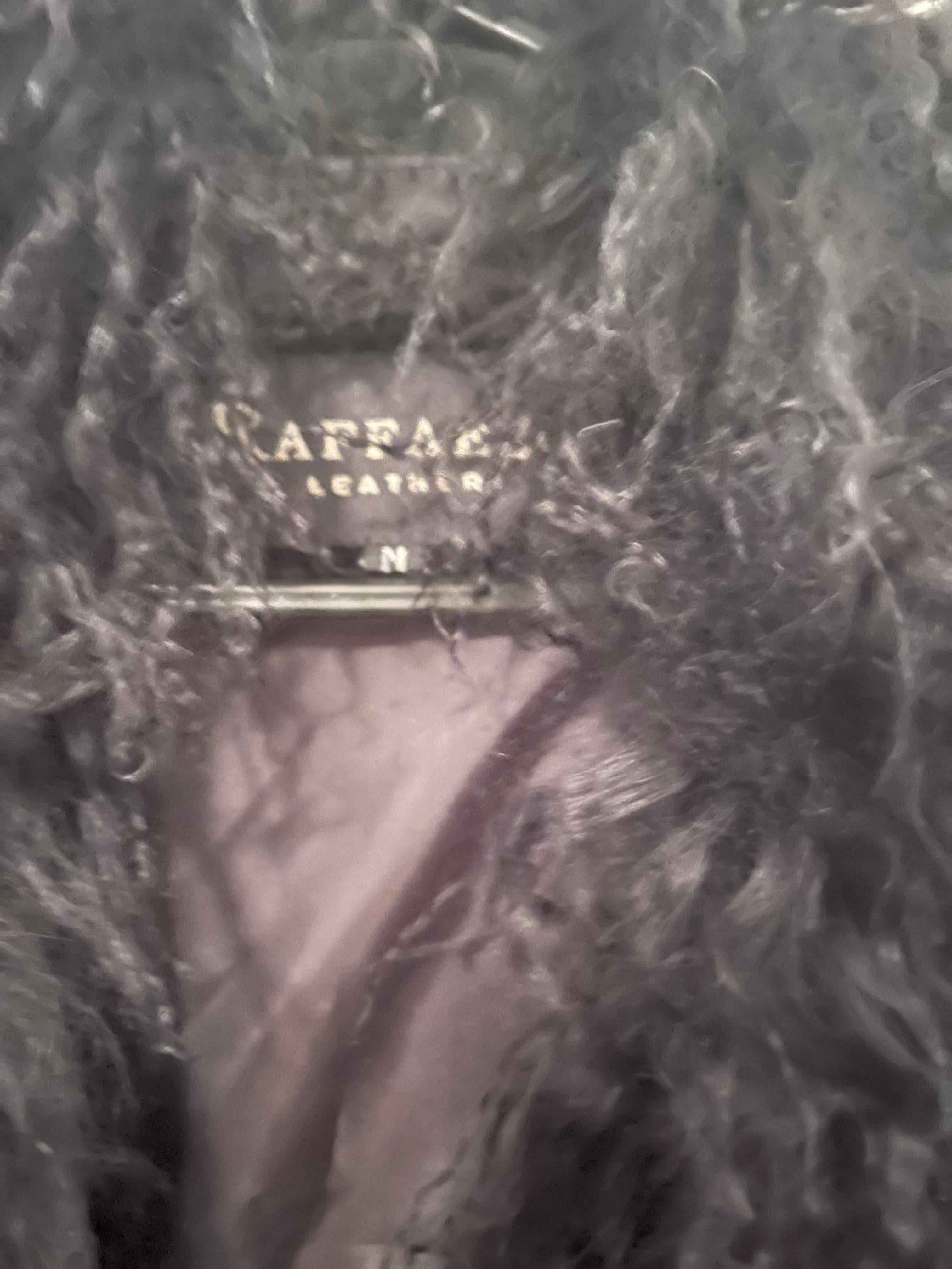 Fabuloso Abrigo Italiano de Ante Raffaelo con Bordado de Piel de Mongolia Talla M clásico estadounidense en venta