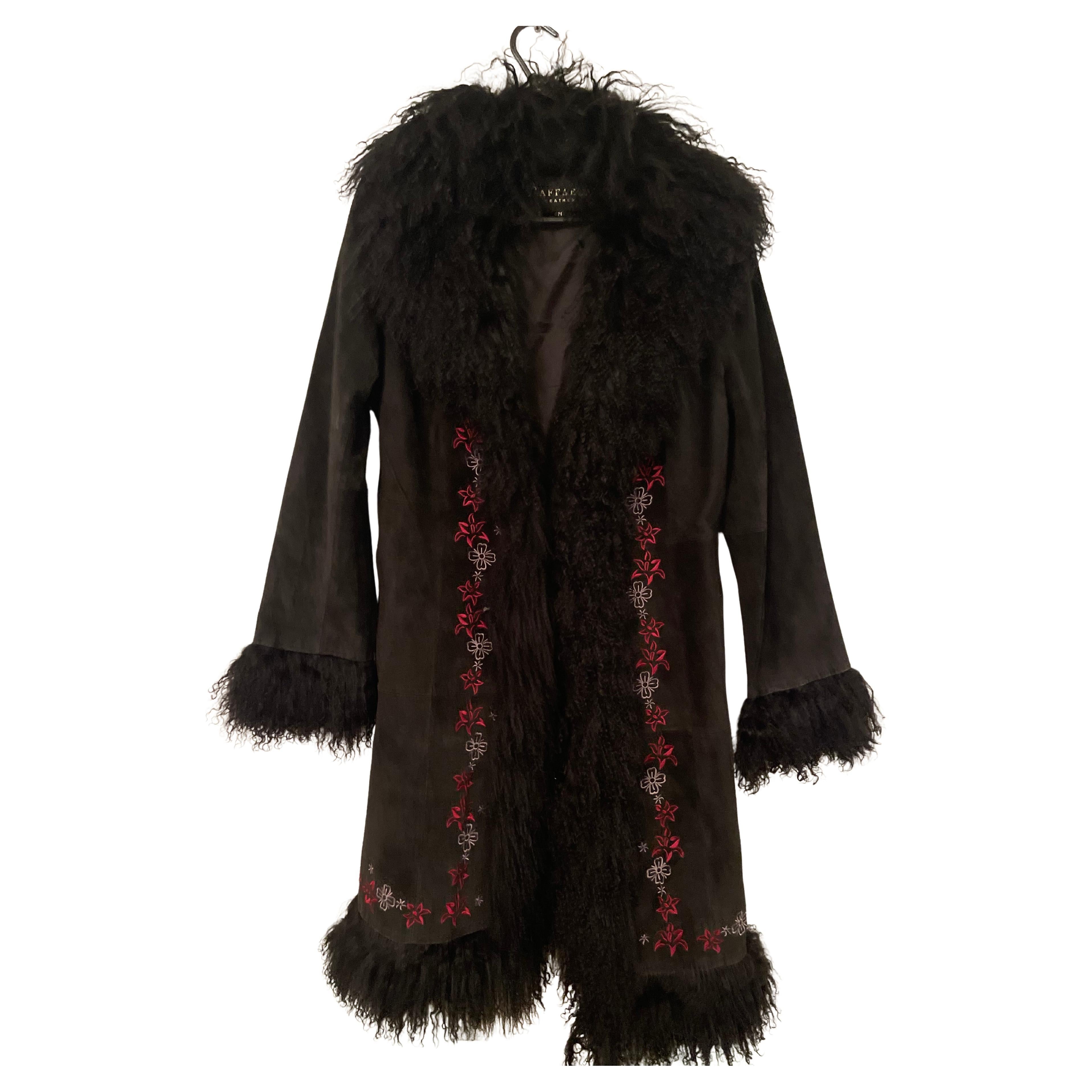 Fabuloso Abrigo Italiano de Ante Raffaelo con Bordado de Piel de Mongolia Talla M en venta