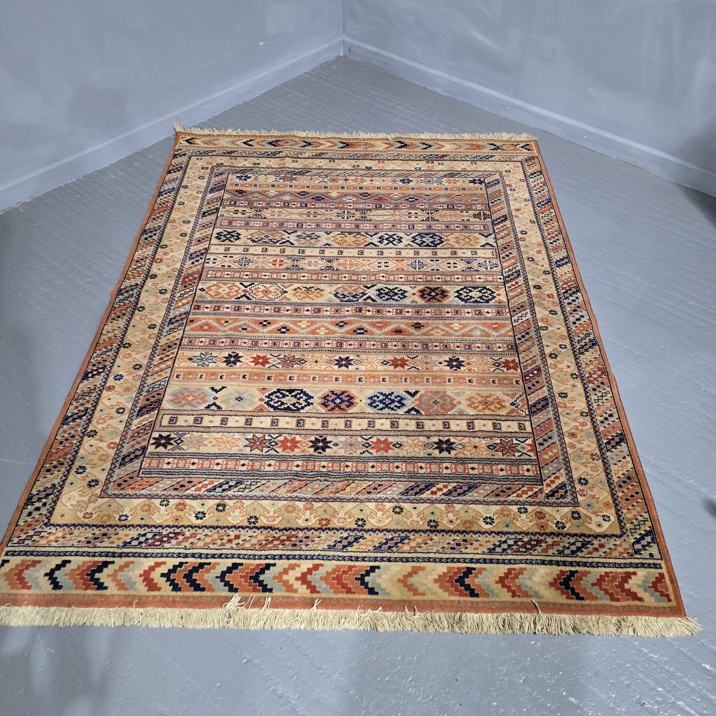 A very good quality Kilim rug in overall excellent condition.

7ft 10