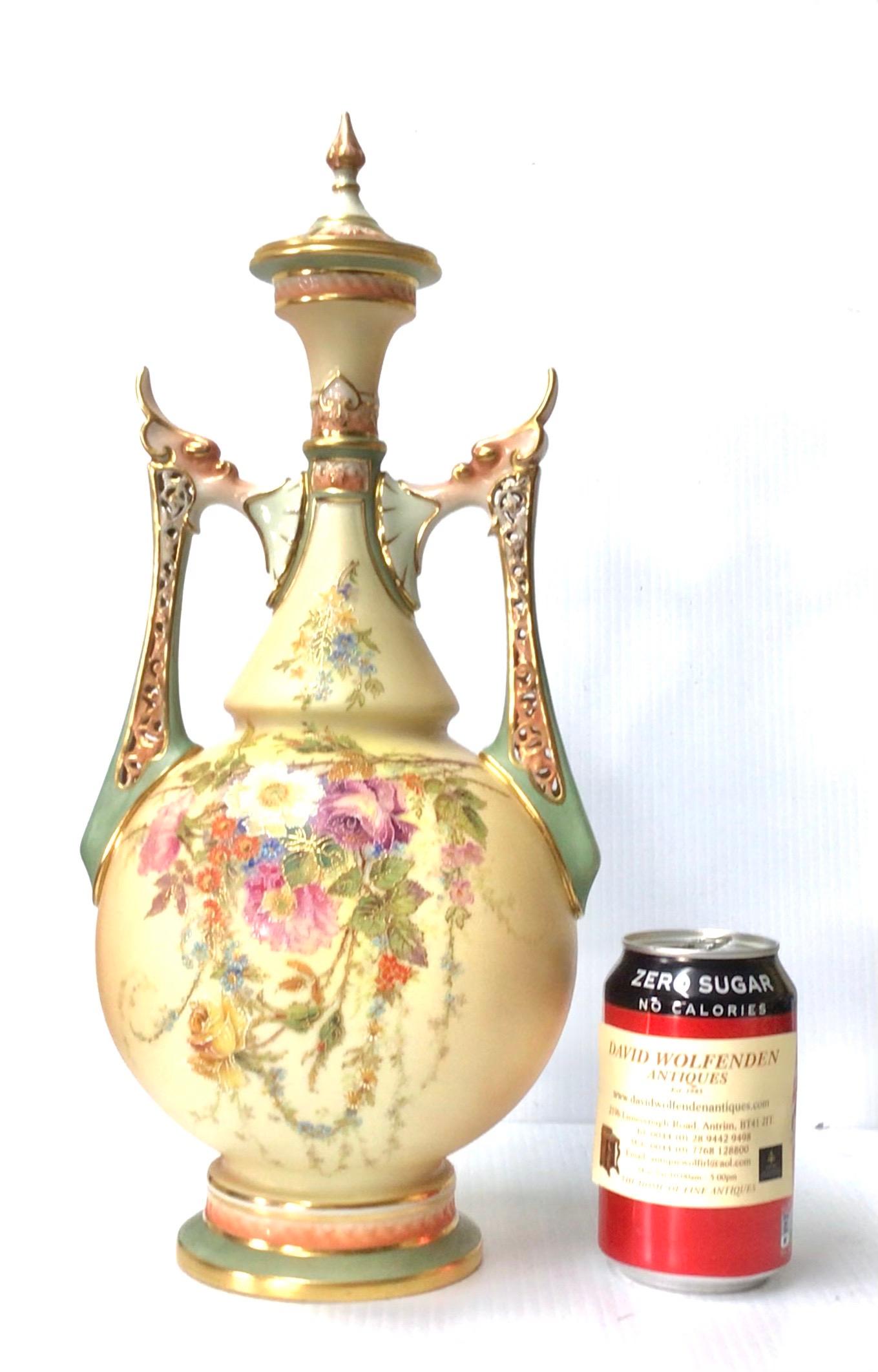 Fabulous Large Antique Royal Worcester Blush Ivory Vase, Hand Painted with Cover In Excellent Condition For Sale In Antrim, GB