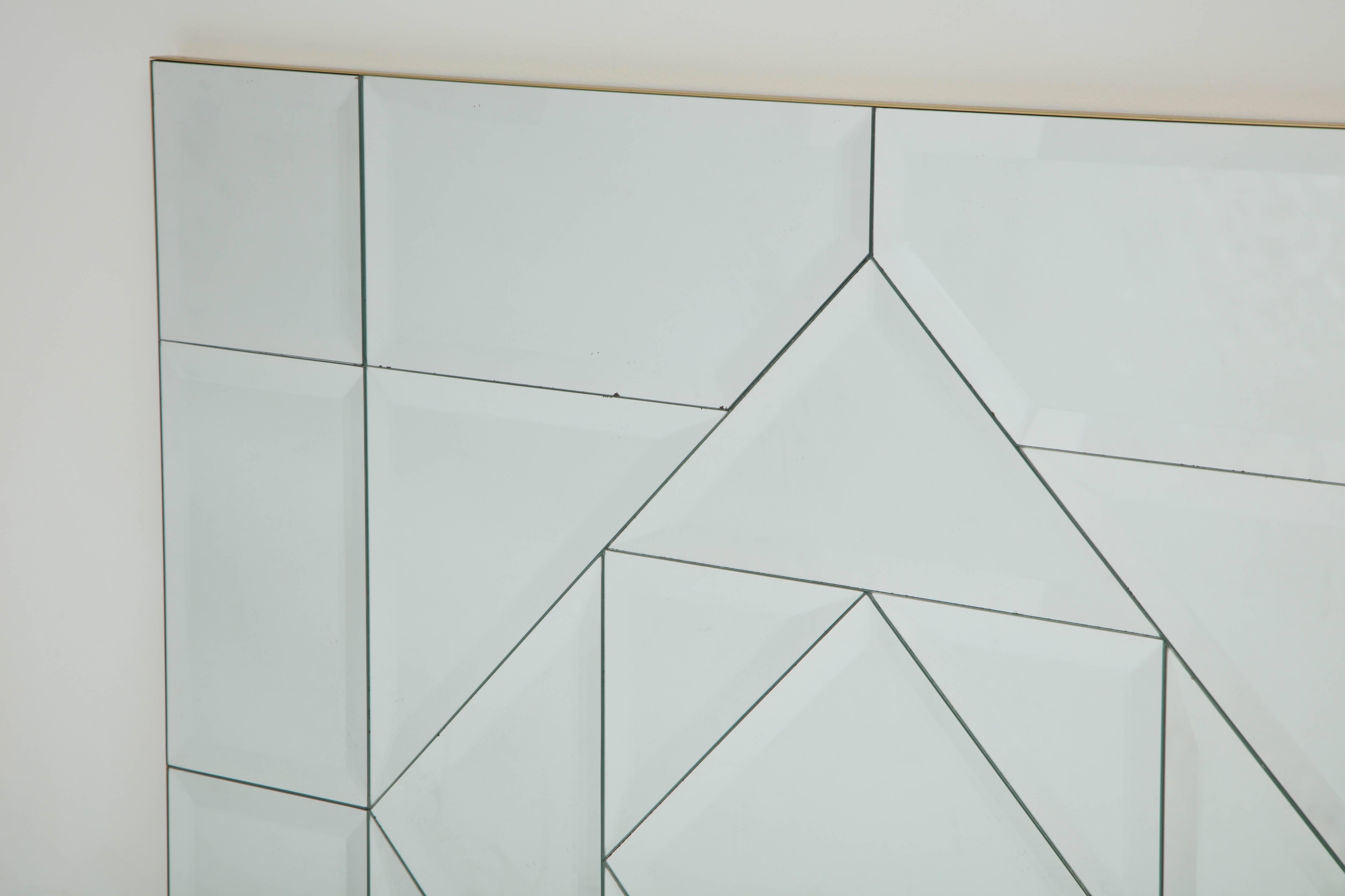 Américain Fabuleux grand miroir biseauté à facettes en vente