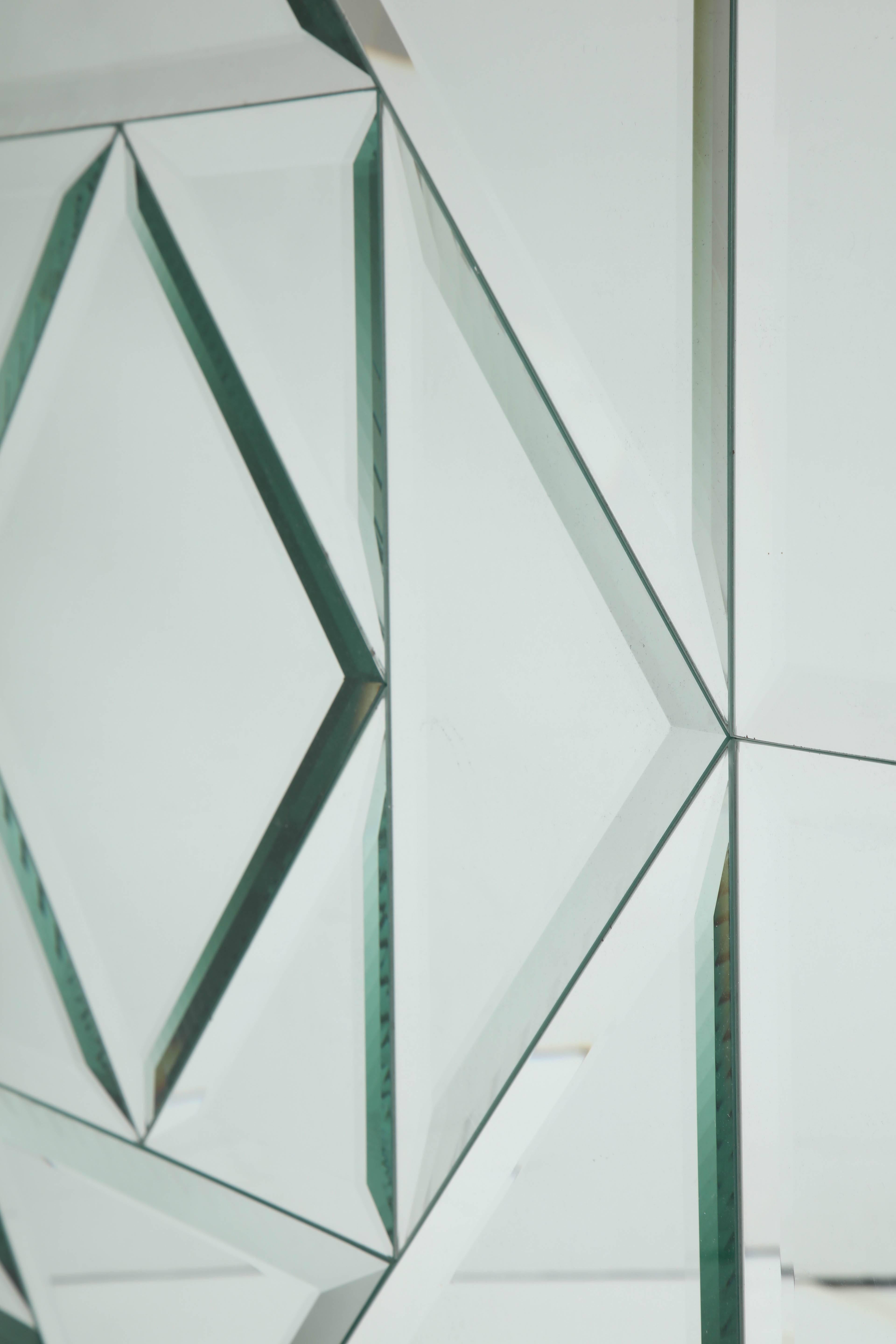 Miroir Fabuleux grand miroir biseauté à facettes en vente