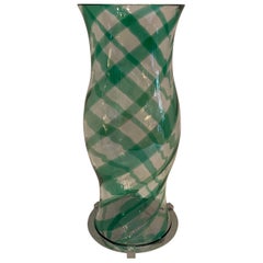 Fabelhafter großer moderner Lorin Marsh-Sockel aus geblasenem Glas mit Hurricane-Schirm und Nickel in Grün