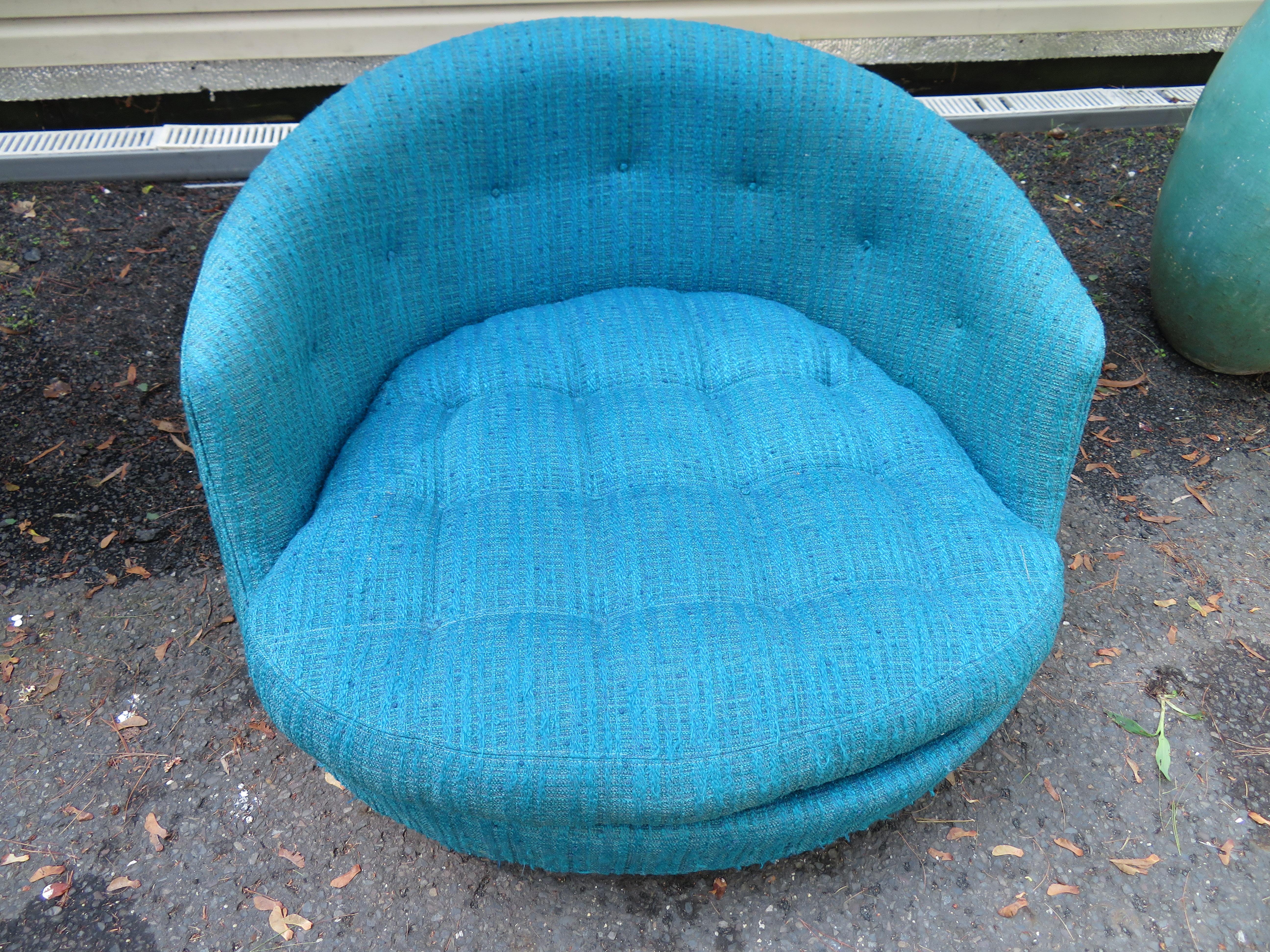 large round swivel lounge chair