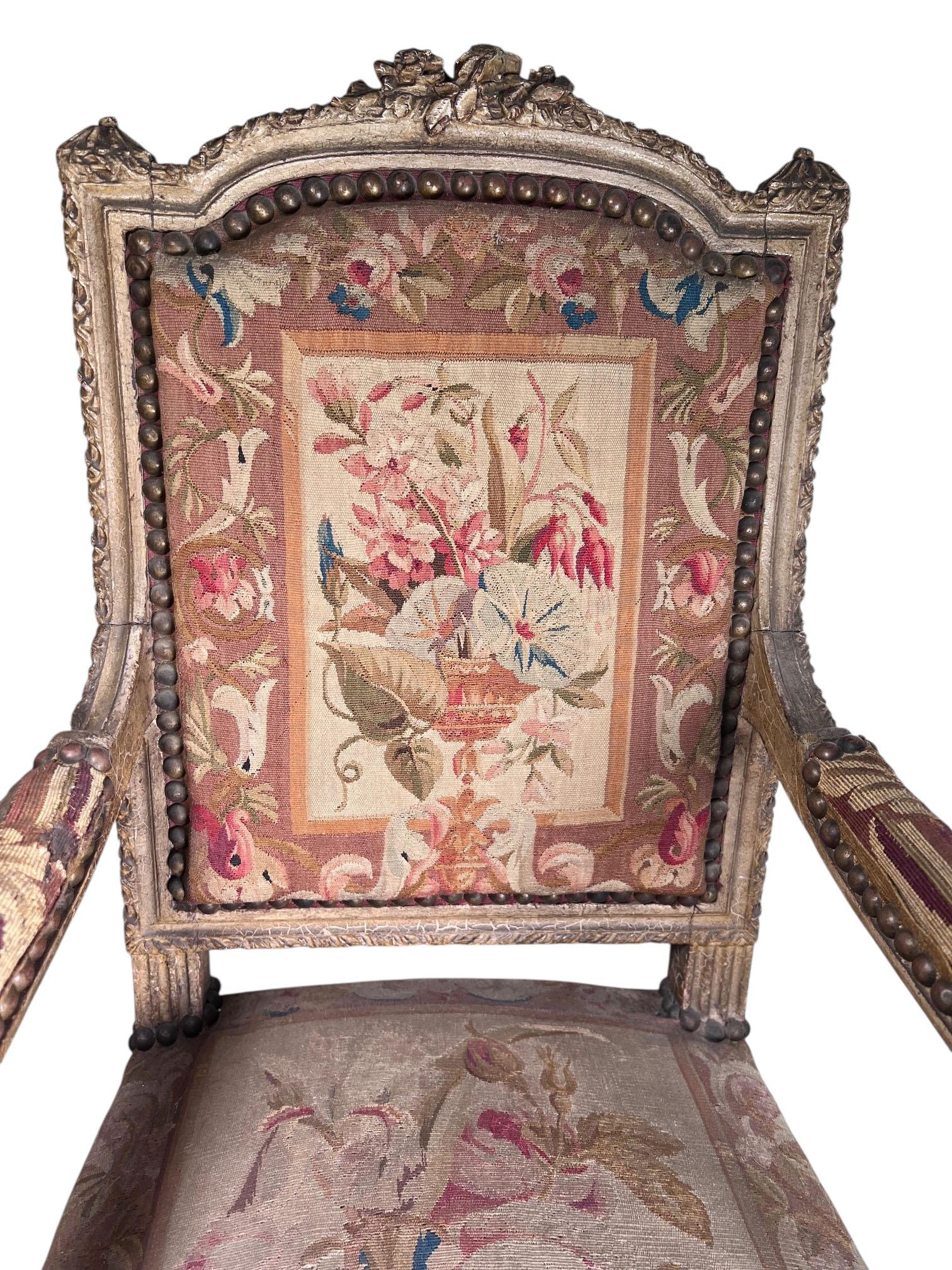 Fabuleuse chaise miniature de style Louis XVI avec tapisserie d'origine au petit point en vente 3