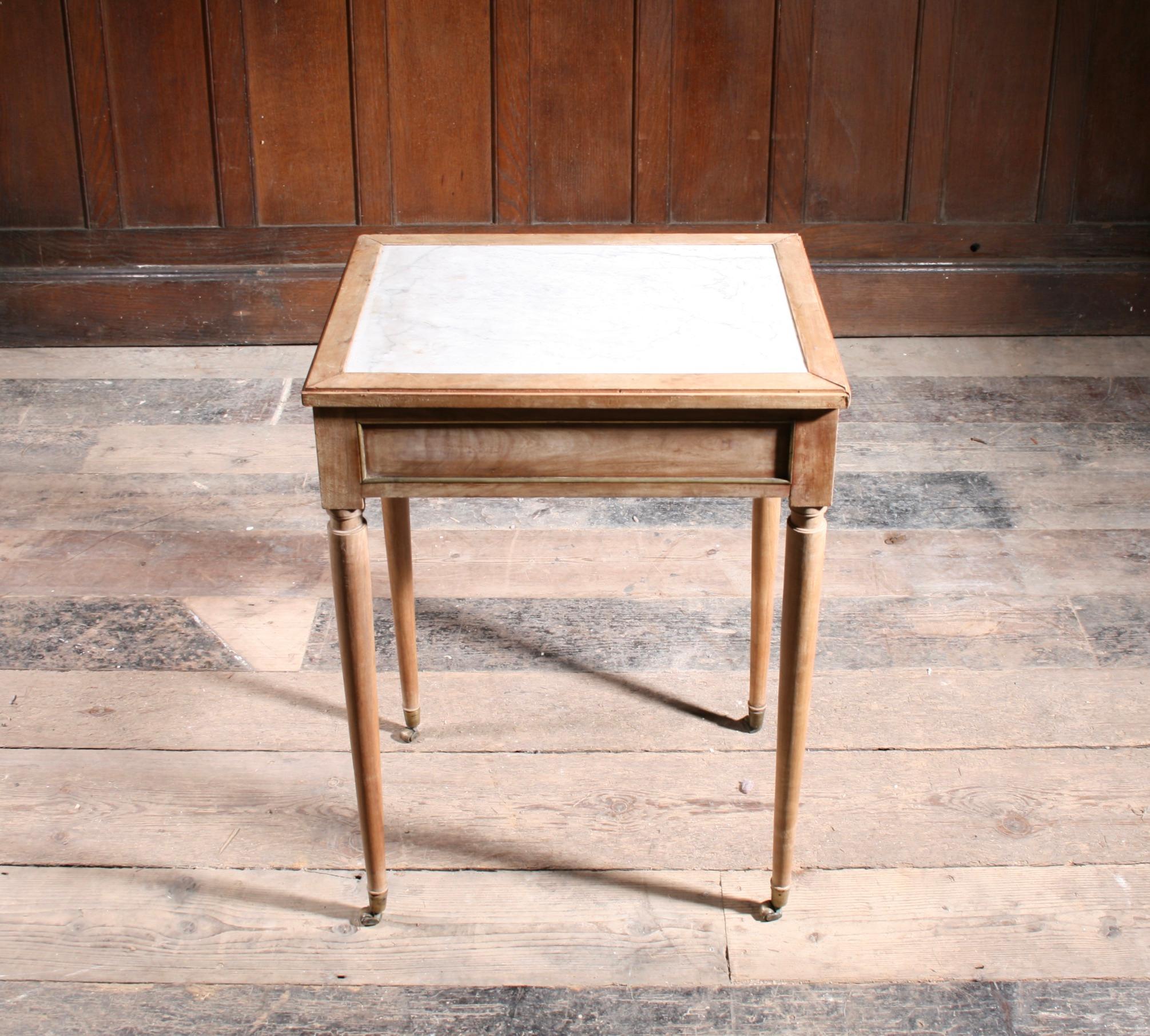 Metà XIX secolo Fabulous Maple & Carrara Marble Table in vendita