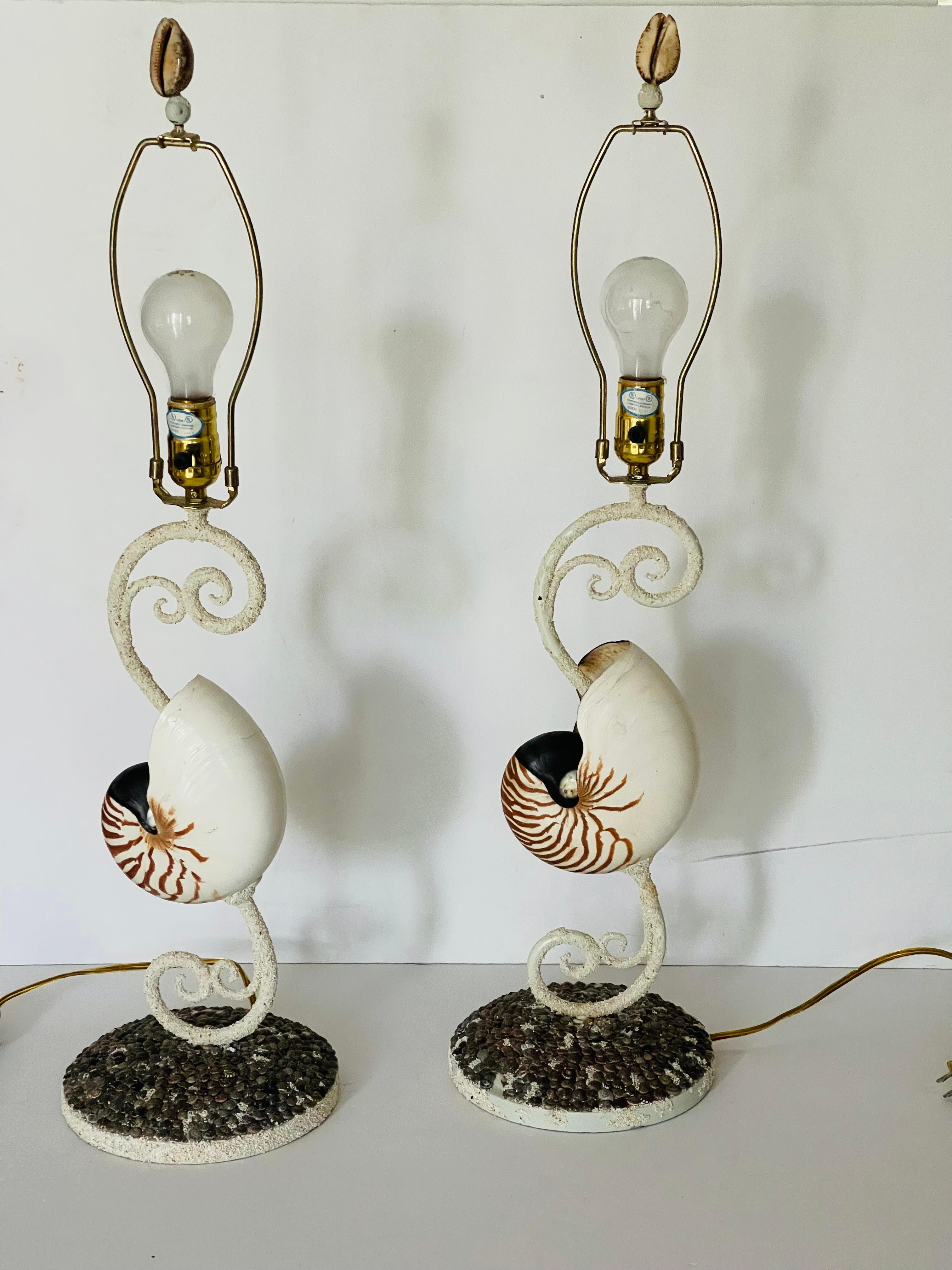 Américain Fabuleuse paire de lampes MCM Coastal Sea Shell Nautilus en vente