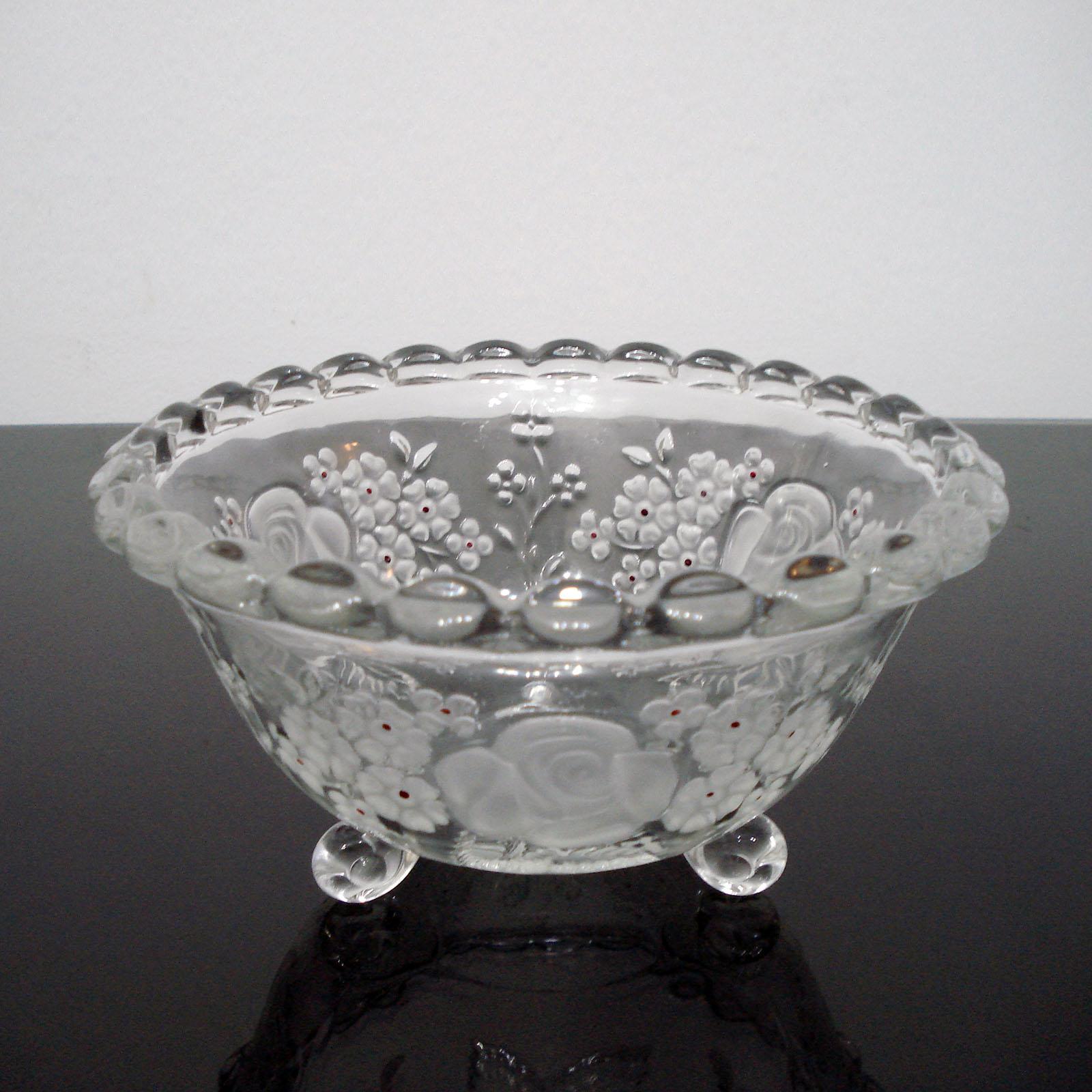 Fabulous Mid-Century Glass Bowl Floral Décor with Red Enamel Accents In Excellent Condition For Sale In Bochum, NRW