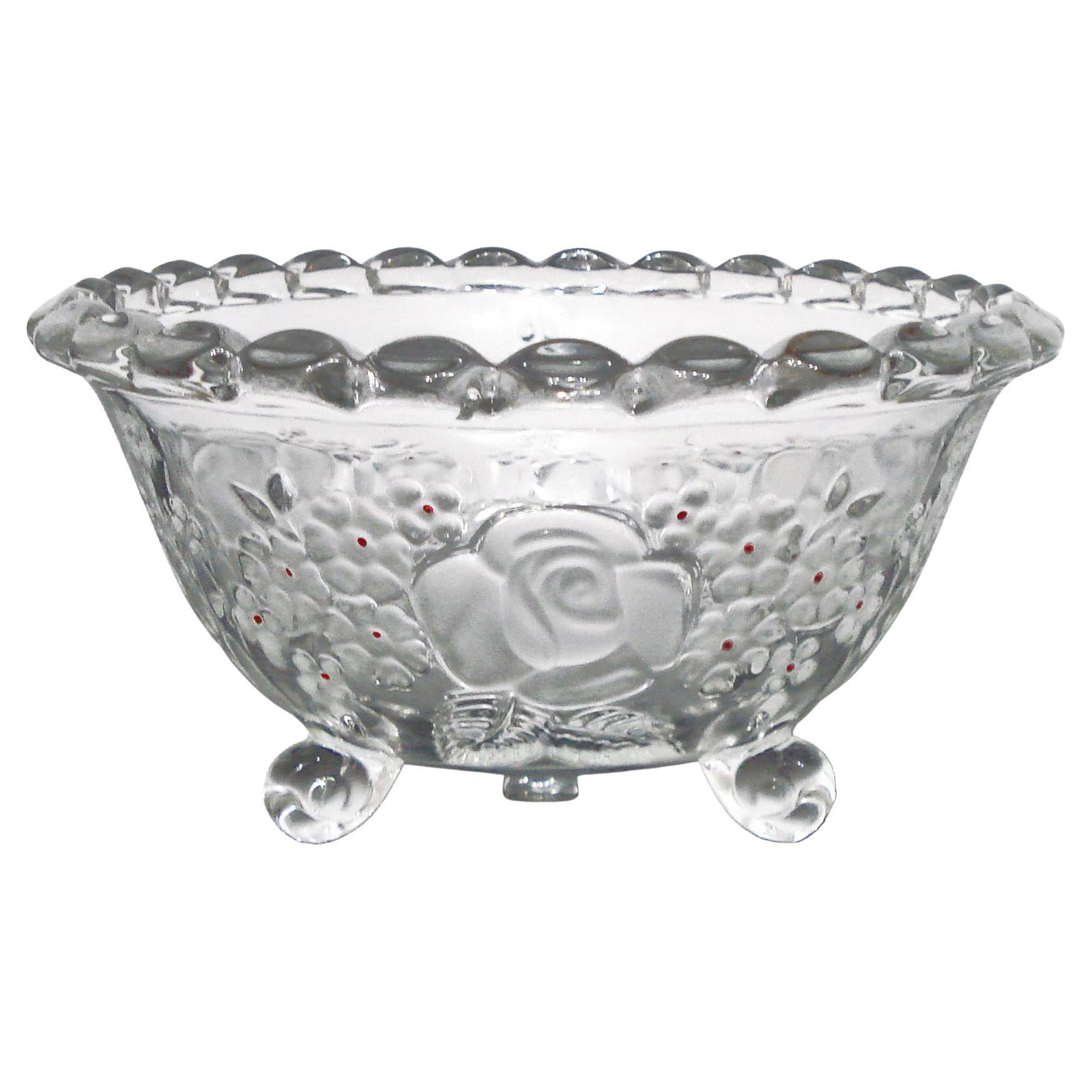 Favolosa ciotola di vetro di metà secolo con decorazioni floreali e accenti di smalto rosso in vendita