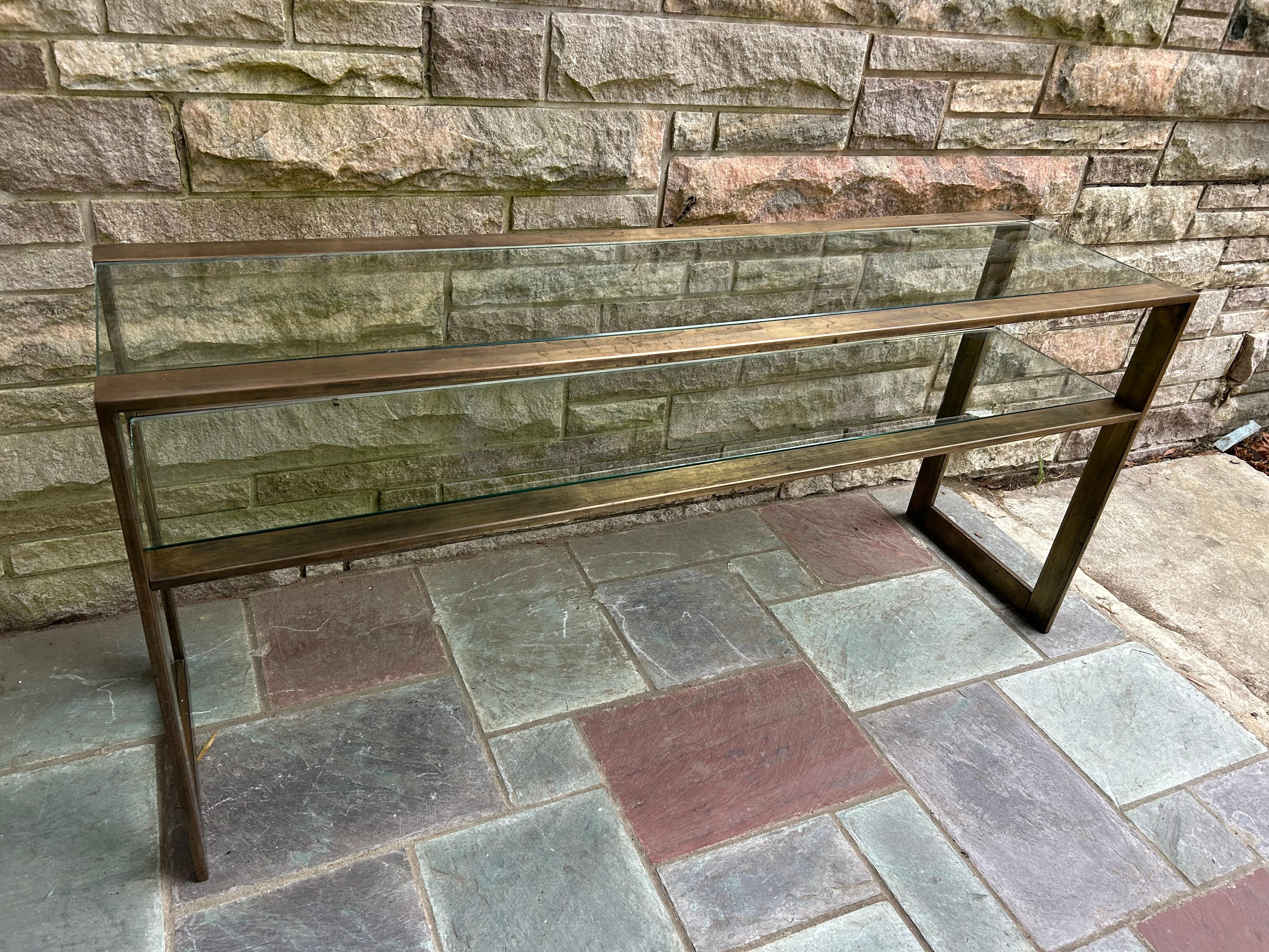 Fabuleuse table console à 2 niveaux en laiton patiné style Milo Baughman Mid-Century en vente 7