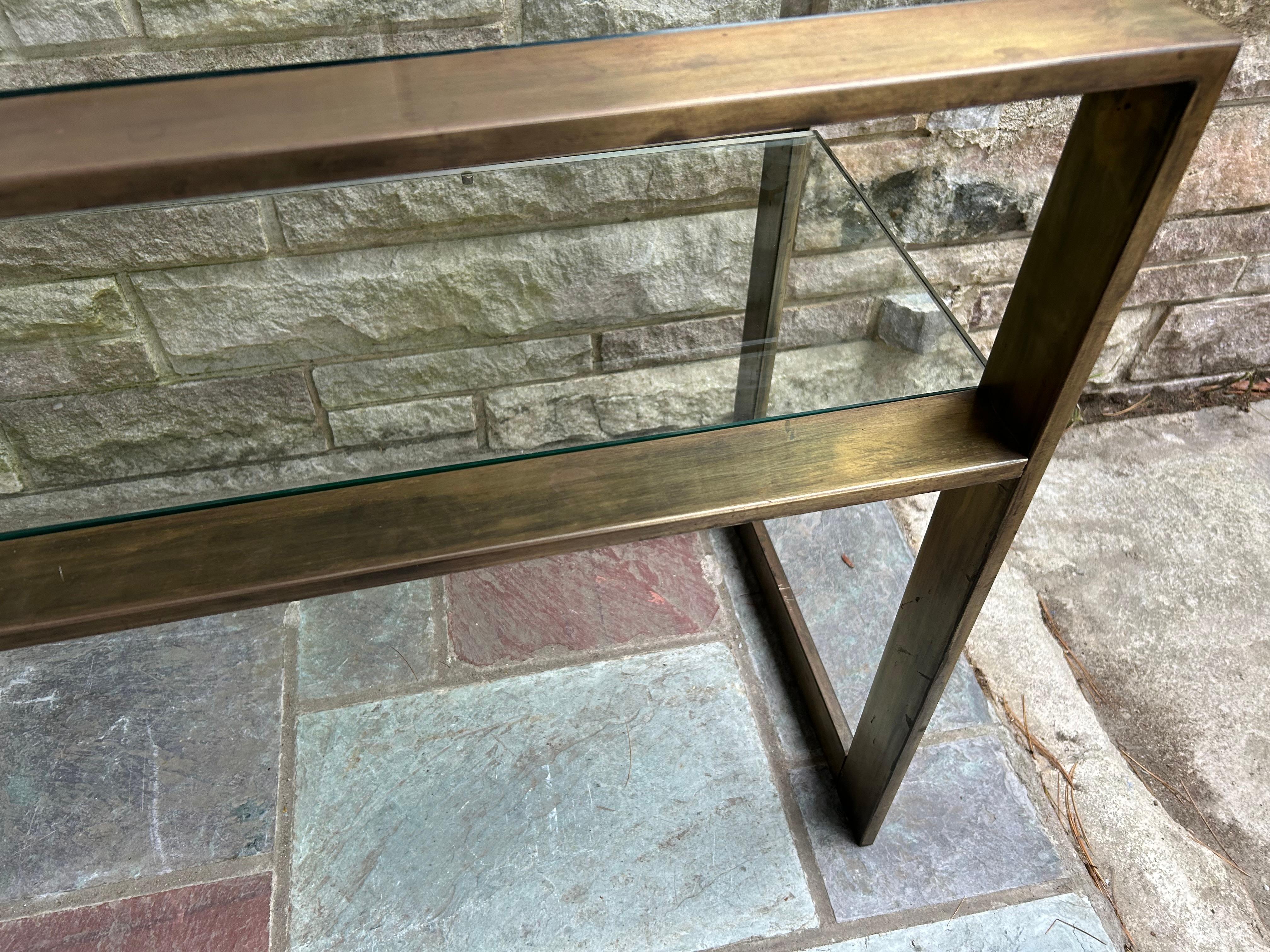 Fabuleuse table console à 2 niveaux en laiton patiné style Milo Baughman Mid-Century en vente 1