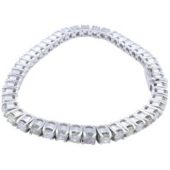 Fabulous Modern 18 Carat White Gold Diamond Tennis Bracelet