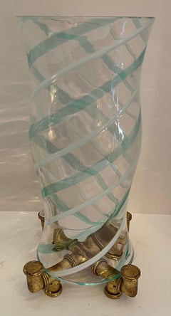 Zwei fabelhafte moderne Lorin Marsh Grüne mundgeblasene Glas- Hurricane-Schirmen-Bambus-Sockel