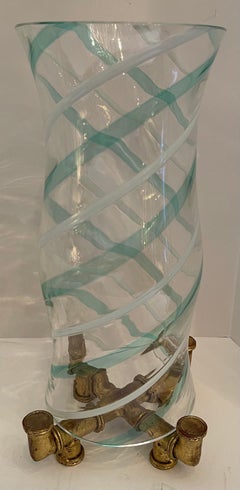 Zwei fabelhafte moderne Lorin Marsh Grüne mundgeblasene Glas- Hurricane-Schirmen-Bambus-Sockel