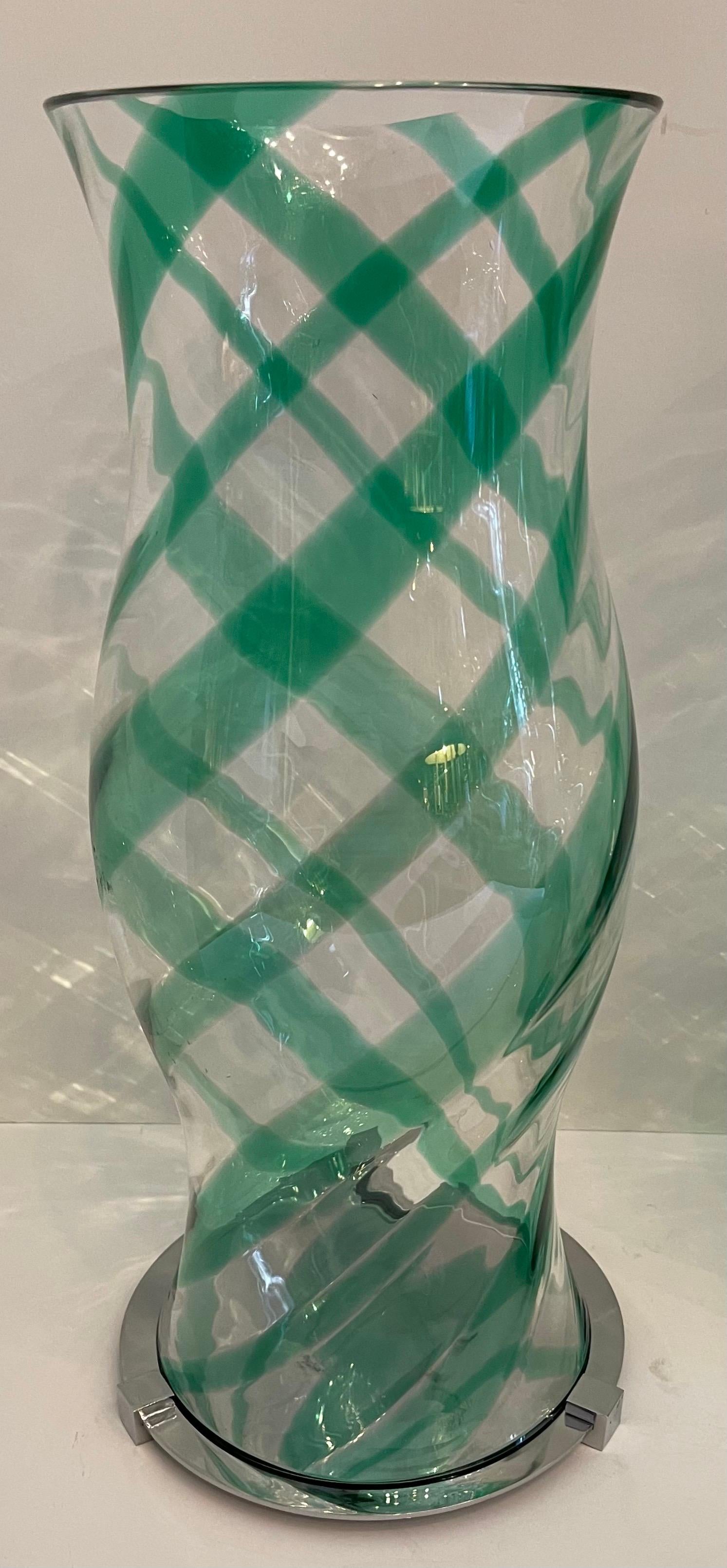 Moderne Fabuleuse paire d'abat-jour Lorin Marsh Green Blown Glass Hurricane Bases en nickel en vente