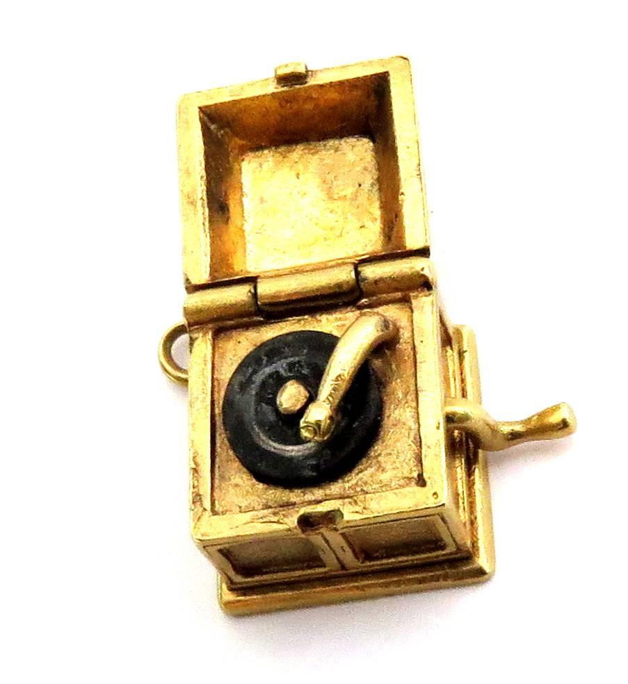Fabulous Movable Gold Record Player Charm Pendant For Sale 1