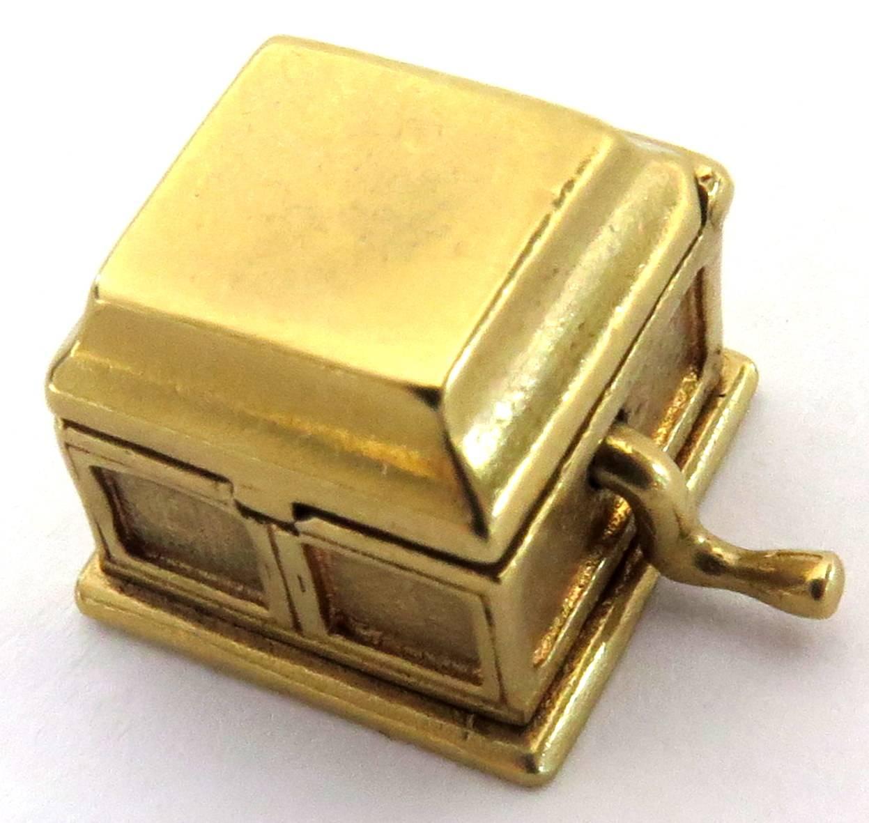 Fabulous Movable Gold Record Player Charm Pendant For Sale 2