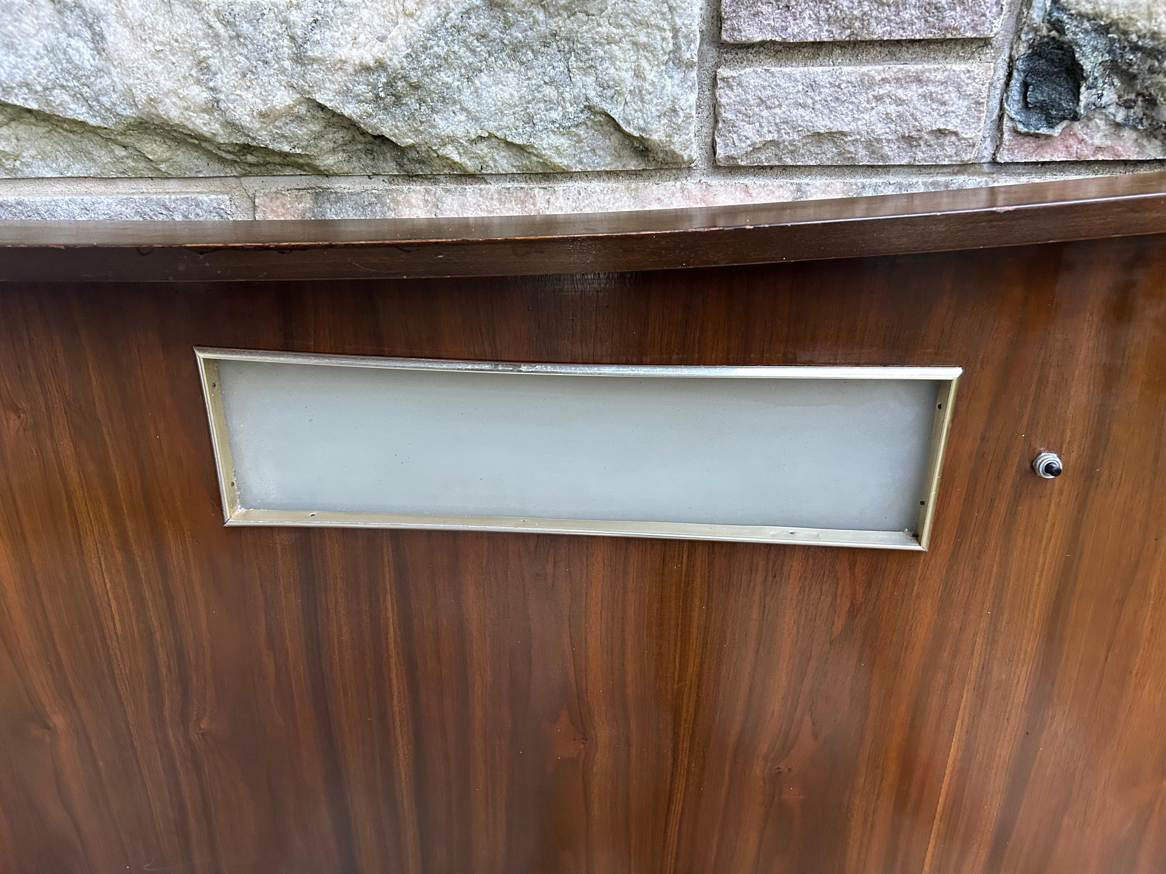 Favolosa testiera illuminata in legno di noce stile Nakashima, metà del secolo scorso. in vendita 5