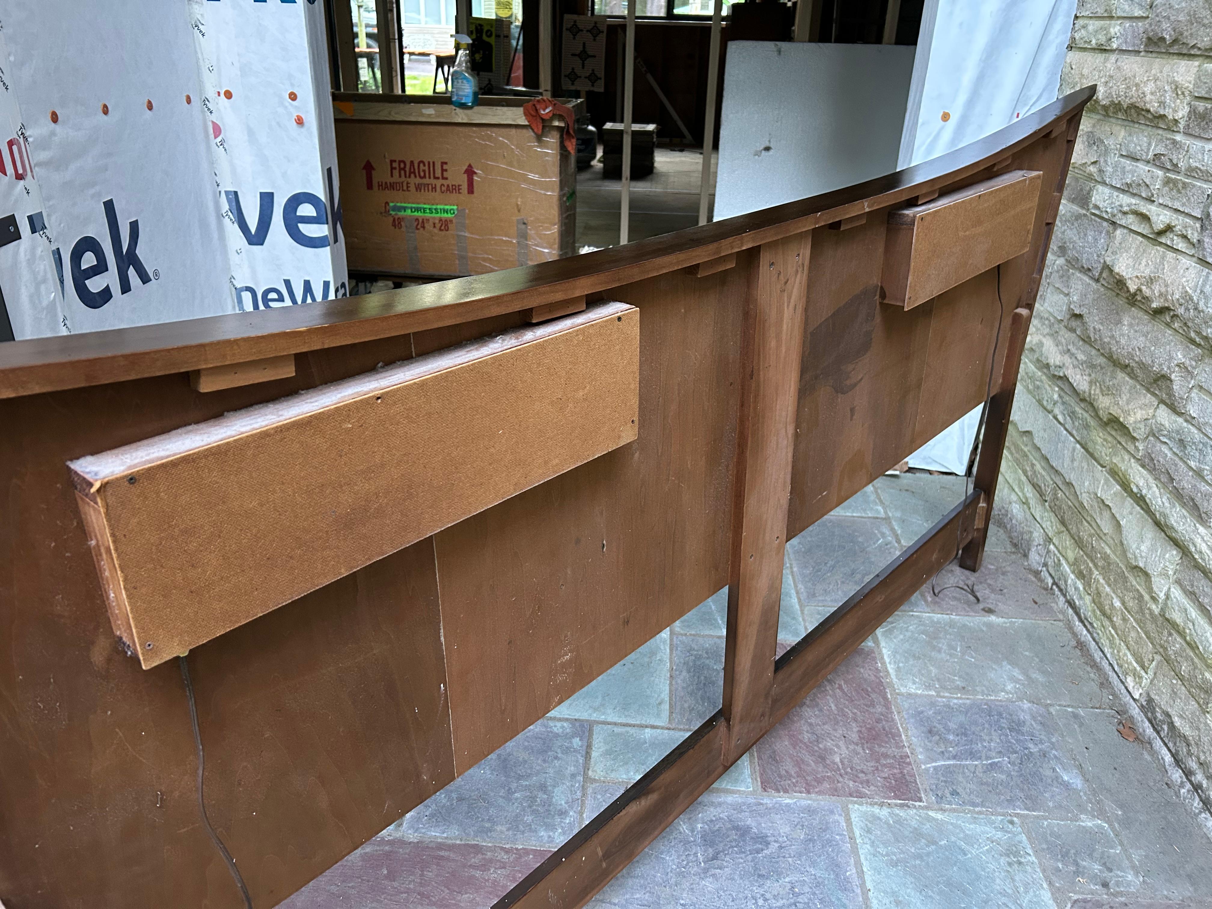 Favolosa testiera illuminata in legno di noce stile Nakashima, metà del secolo scorso. in vendita 9