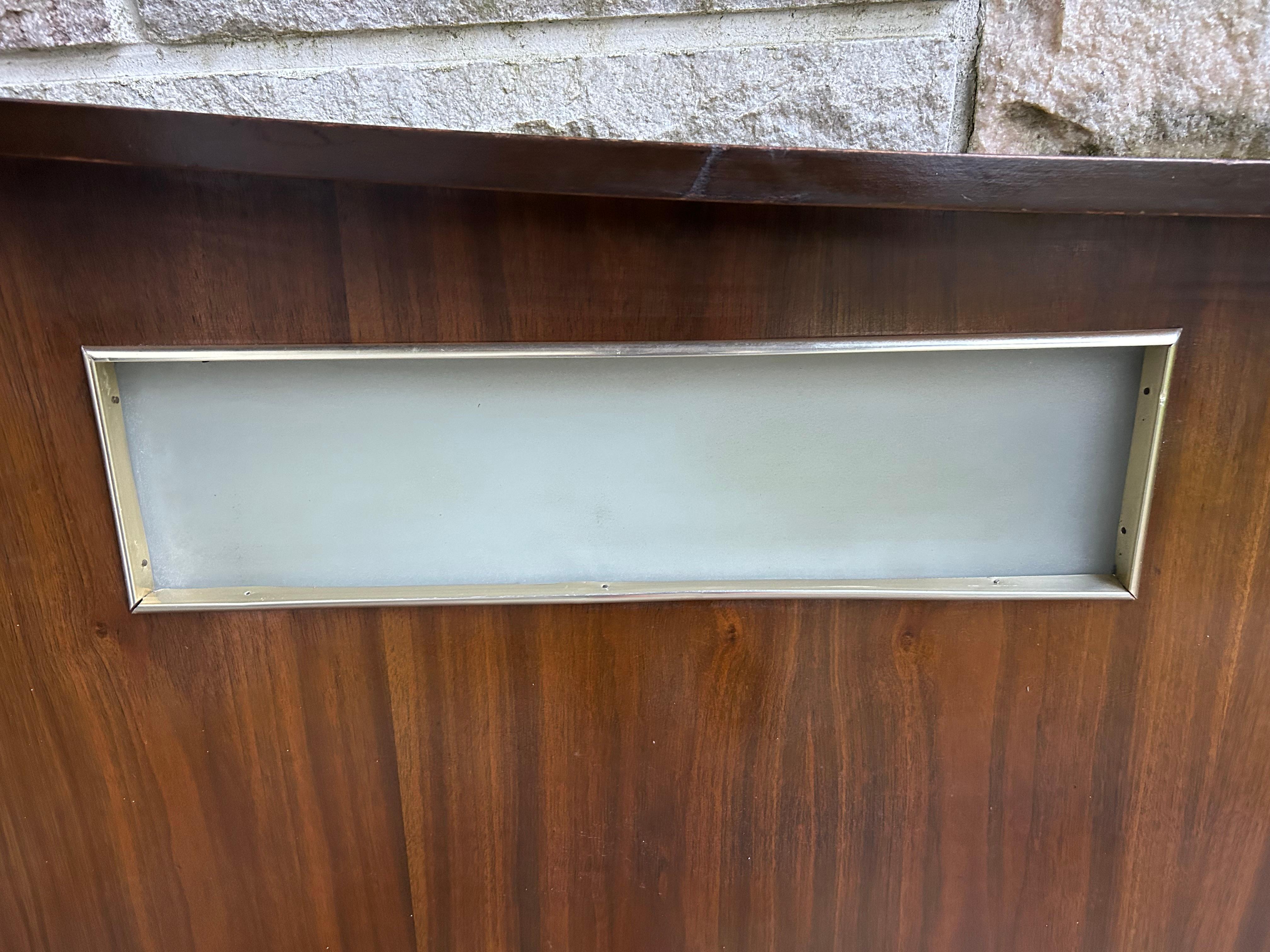 Americano Favolosa testiera illuminata in legno di noce stile Nakashima, metà del secolo scorso. in vendita