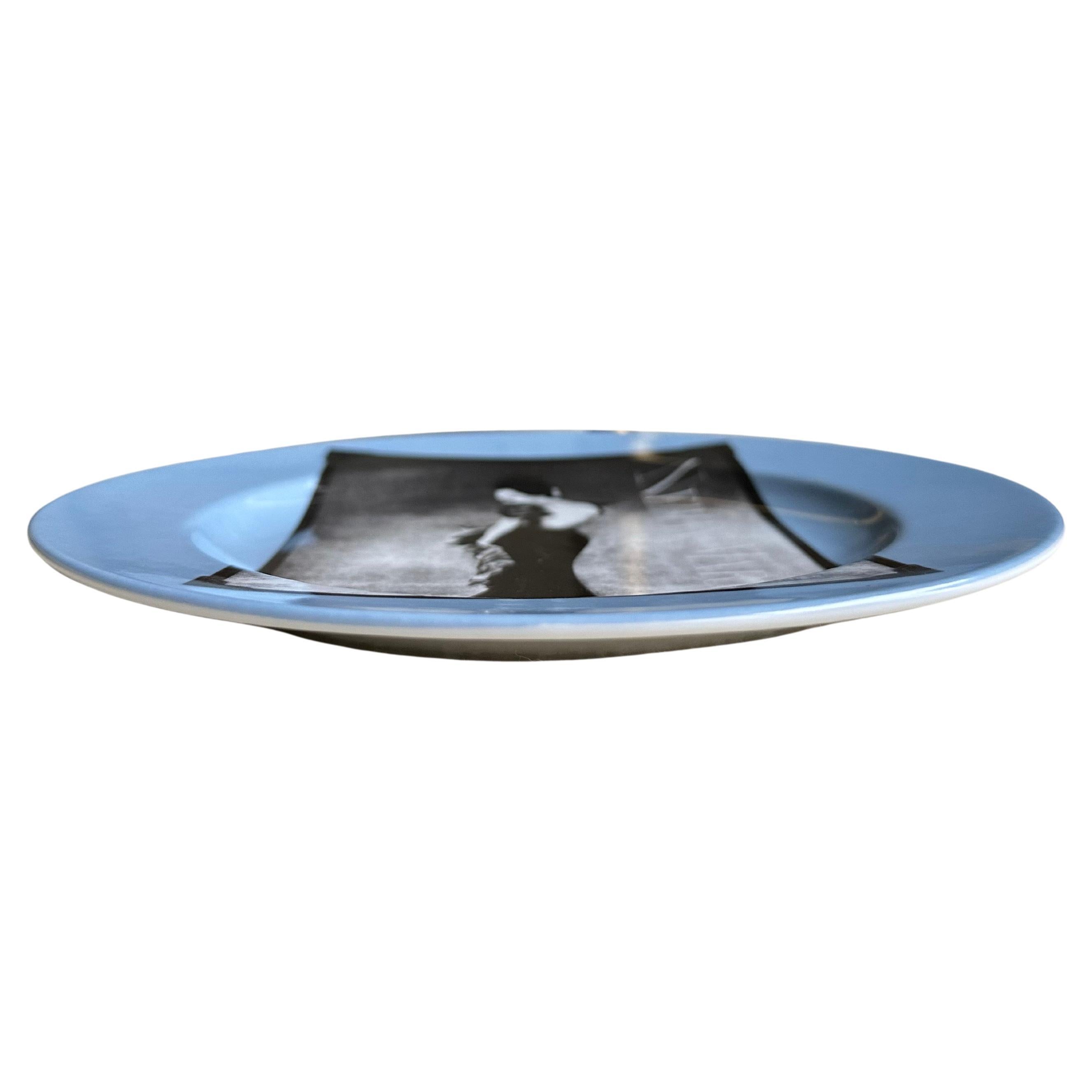 XXIe siècle et contemporain Fabuleuses assiettes décoratives Neiman Marcus Anniversary Fashion en vente