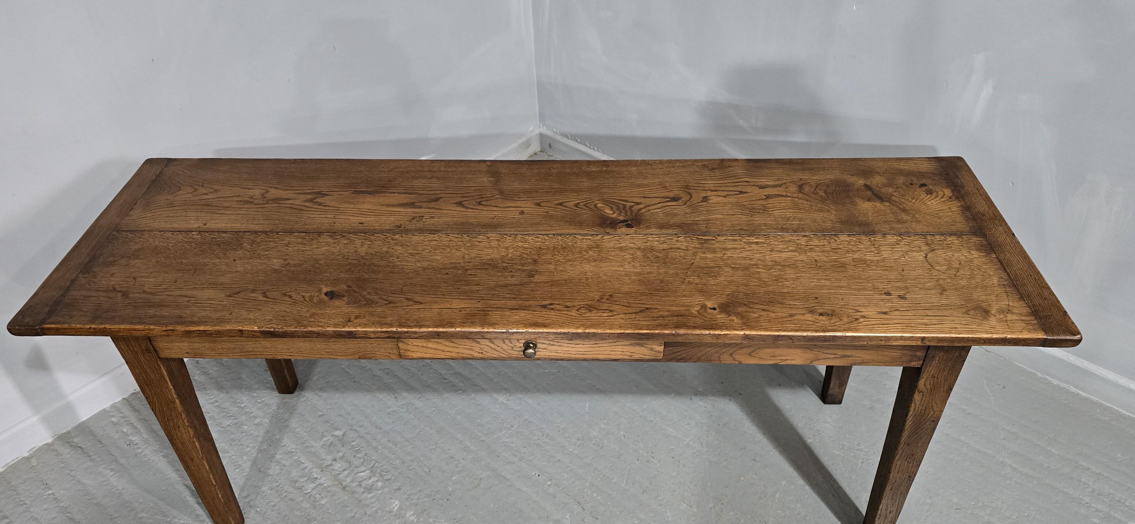 Fabulosa Mesa de Cocina de Granja Refrectory de Tablones de Roble en Bueno estado para la venta en Swadlincote, GB