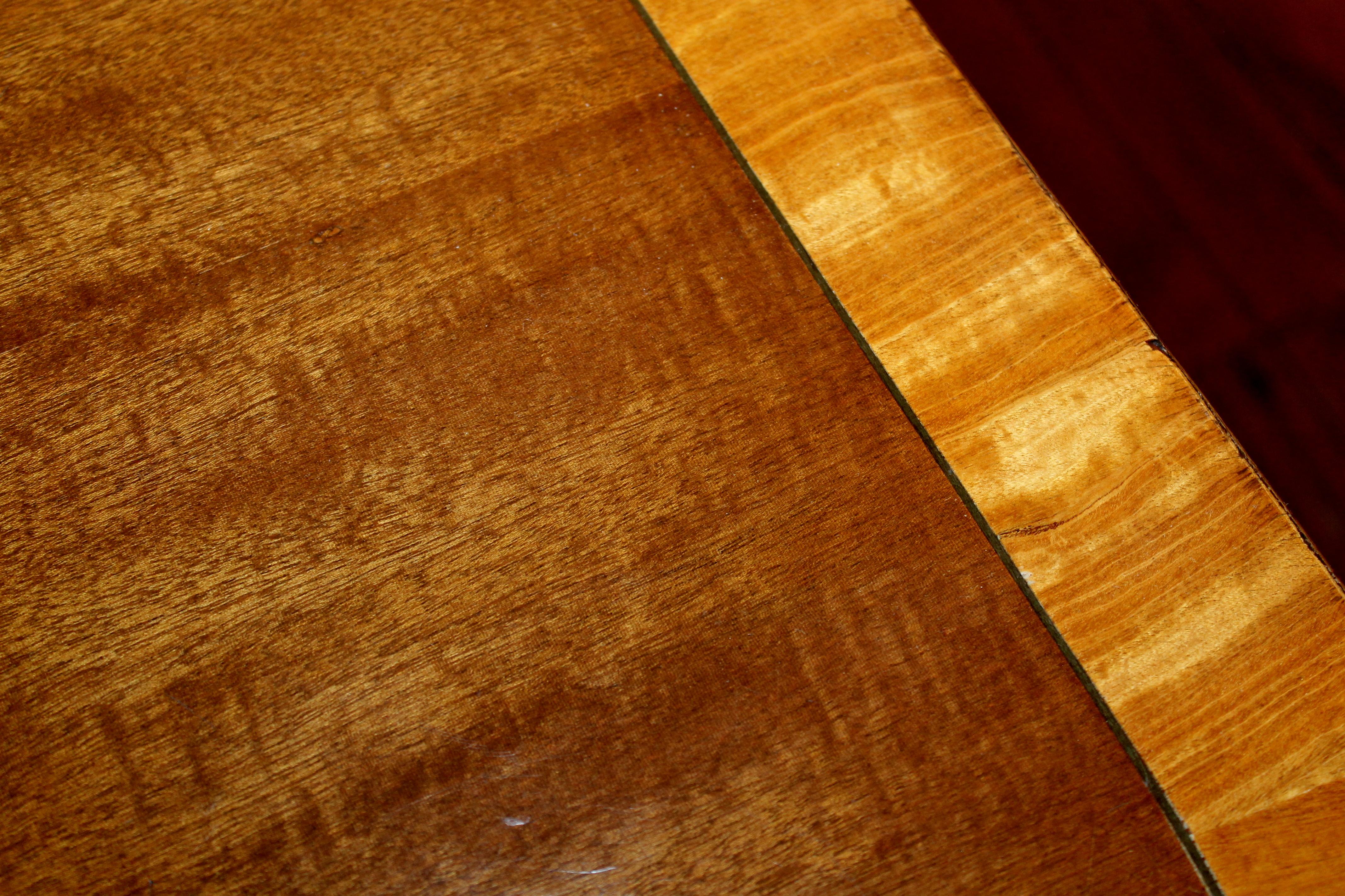 20th Century Fabulous Old English Early 20th C. Figured Mahogany Dining Table w/ Walnut Inlay