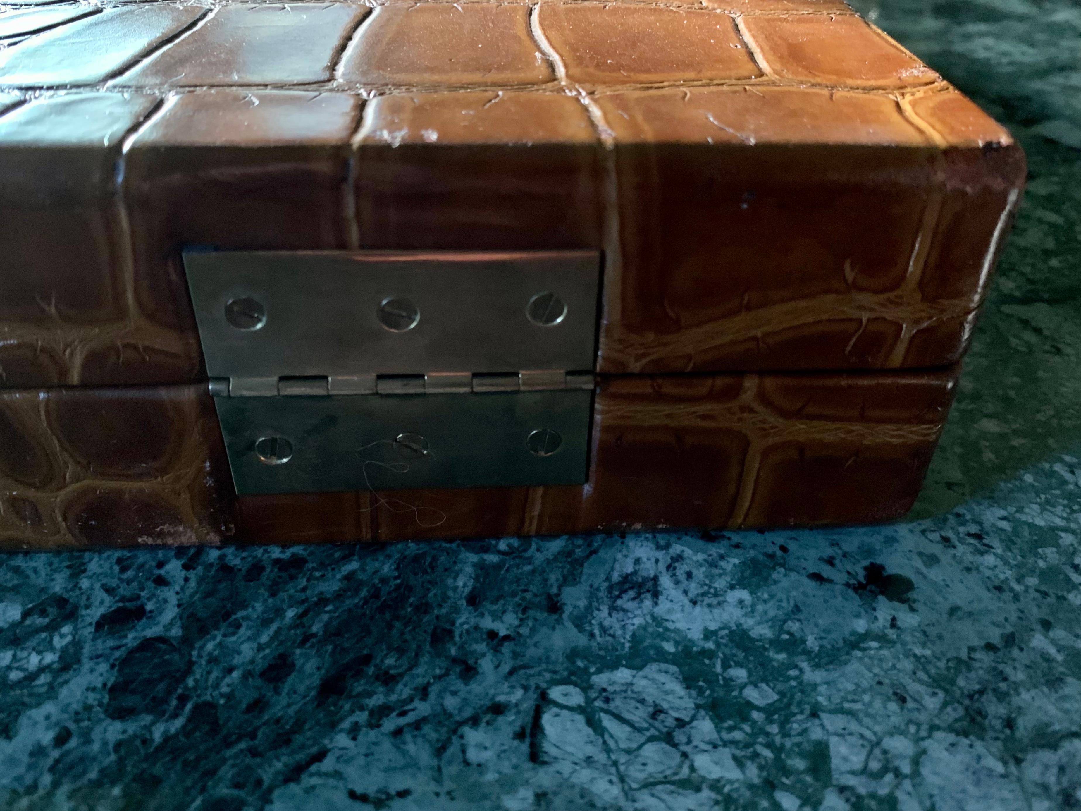 Fabuleux ensemble de backgammon surdimensionn en cuir cognac  motif d'alligator vintage 9