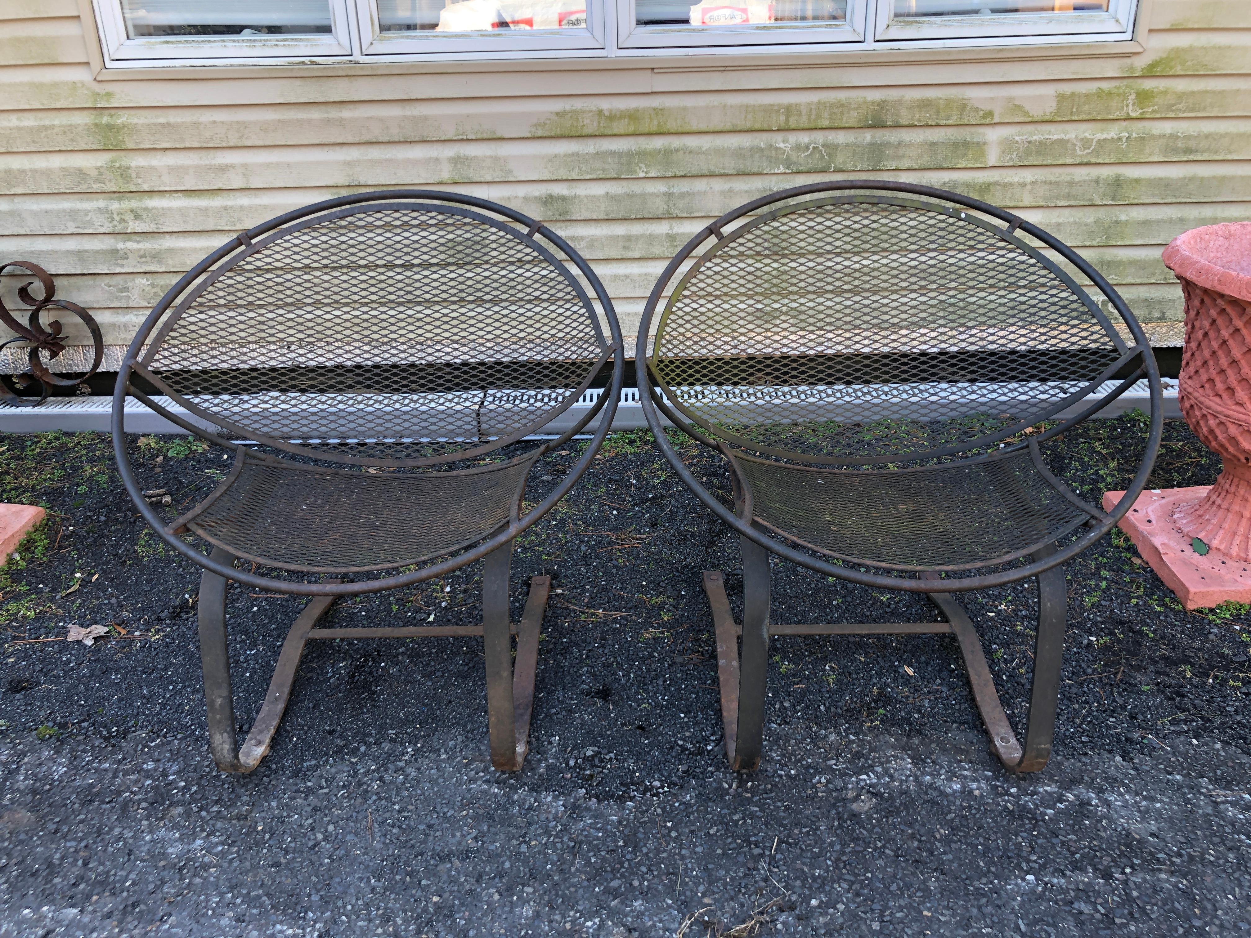 Gorgeous pair of circular radar wrought iron patio chairs designed by Maurizio Tempestini for Salterini. These are the more desirable cantilevered springer chairs and measure 31.5