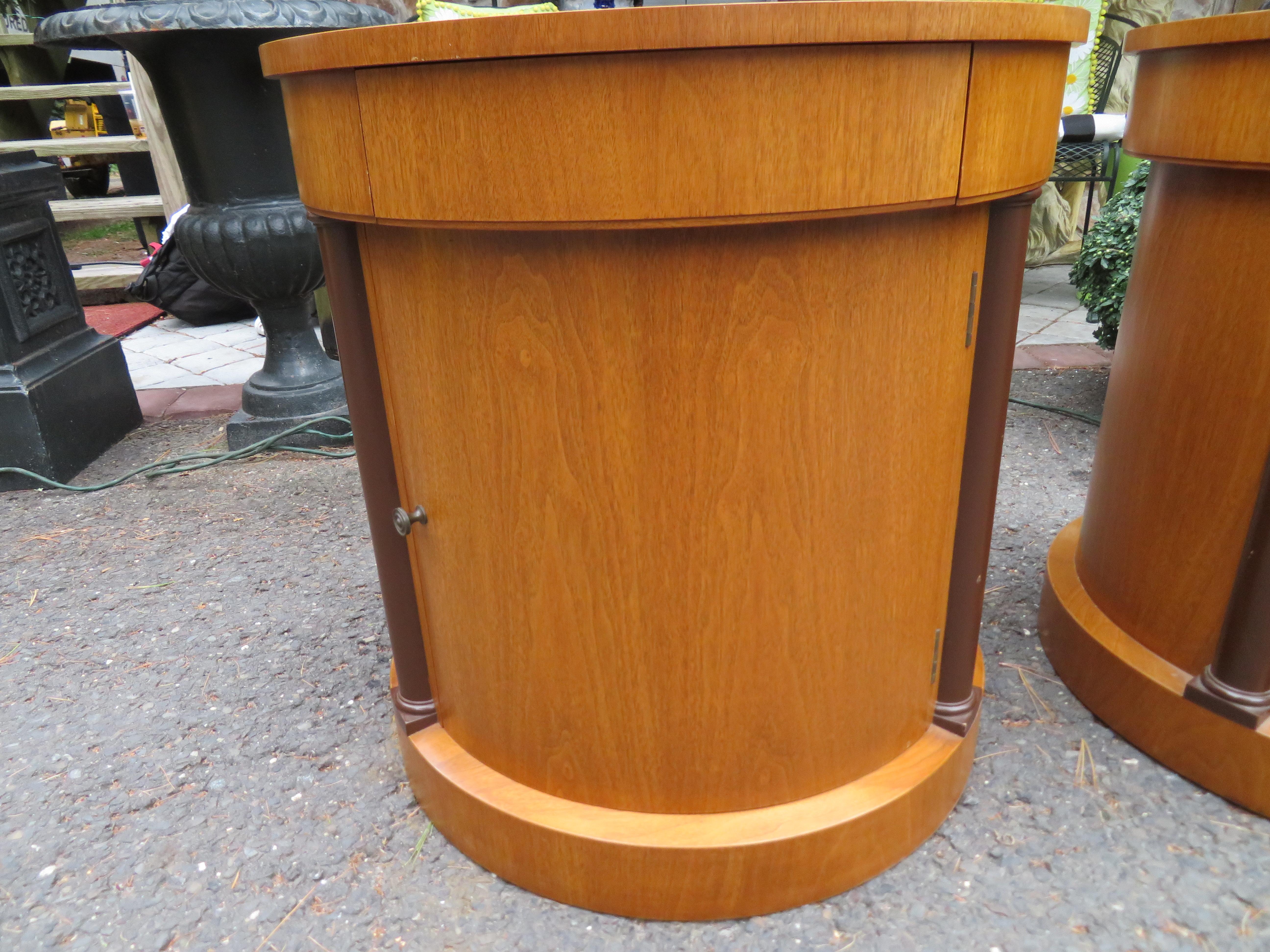 American Fabulous Pair Baker Neoclassical Cylindrical Round Drum End Table Night Stand For Sale