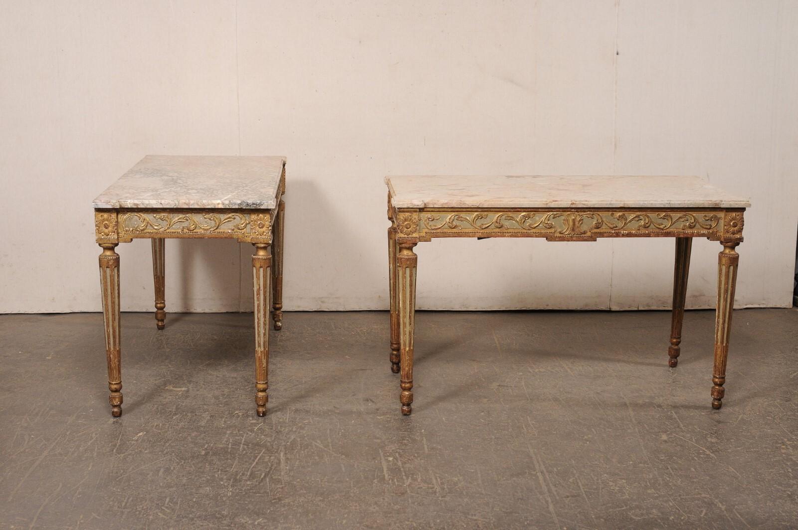 Fabuleuse paire de tables consoles italiennes sculptées avec plateaux en marbre d'origine, début du C.I.C. en vente 5