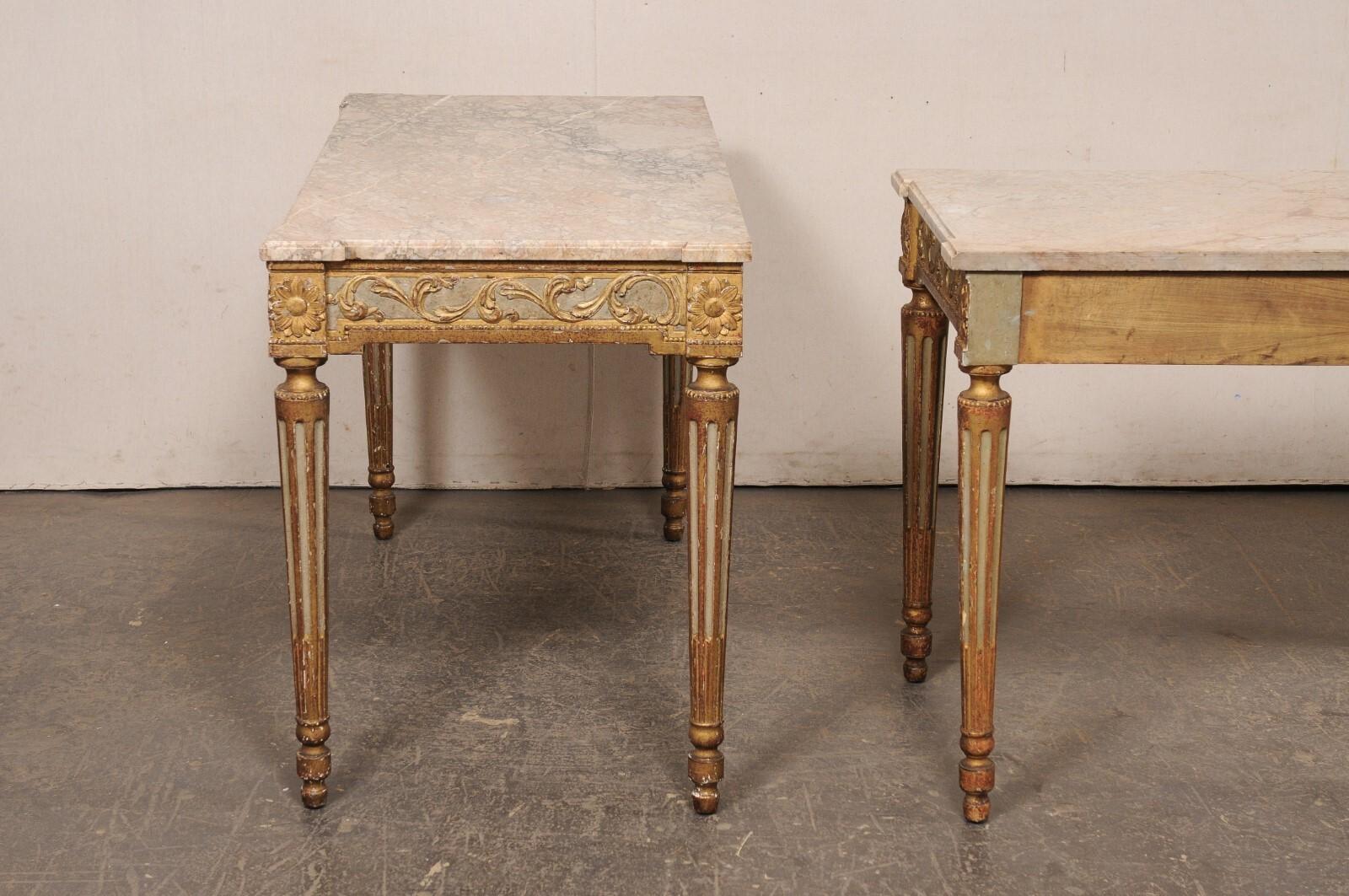 Fabuleuse paire de tables consoles italiennes sculptées avec plateaux en marbre d'origine, début du C.I.C. en vente 8