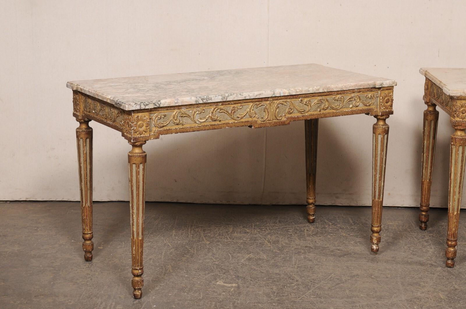 Fabuleuse paire de tables consoles italiennes sculptées avec plateaux en marbre d'origine, début du C.I.C. Bon état - En vente à Atlanta, GA