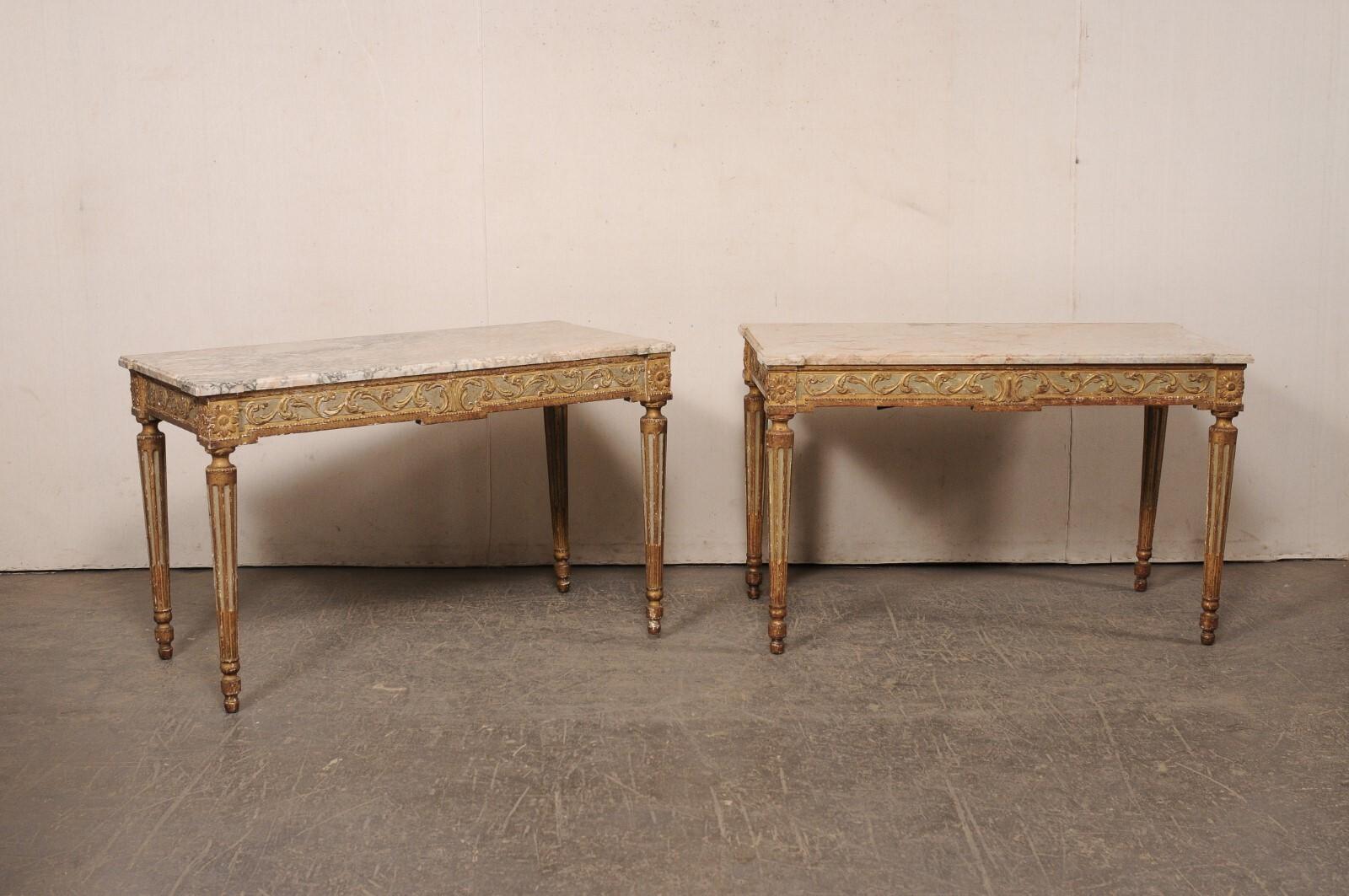 Fabuleuse paire de tables consoles italiennes sculptées avec plateaux en marbre d'origine, début du C.I.C. en vente 2