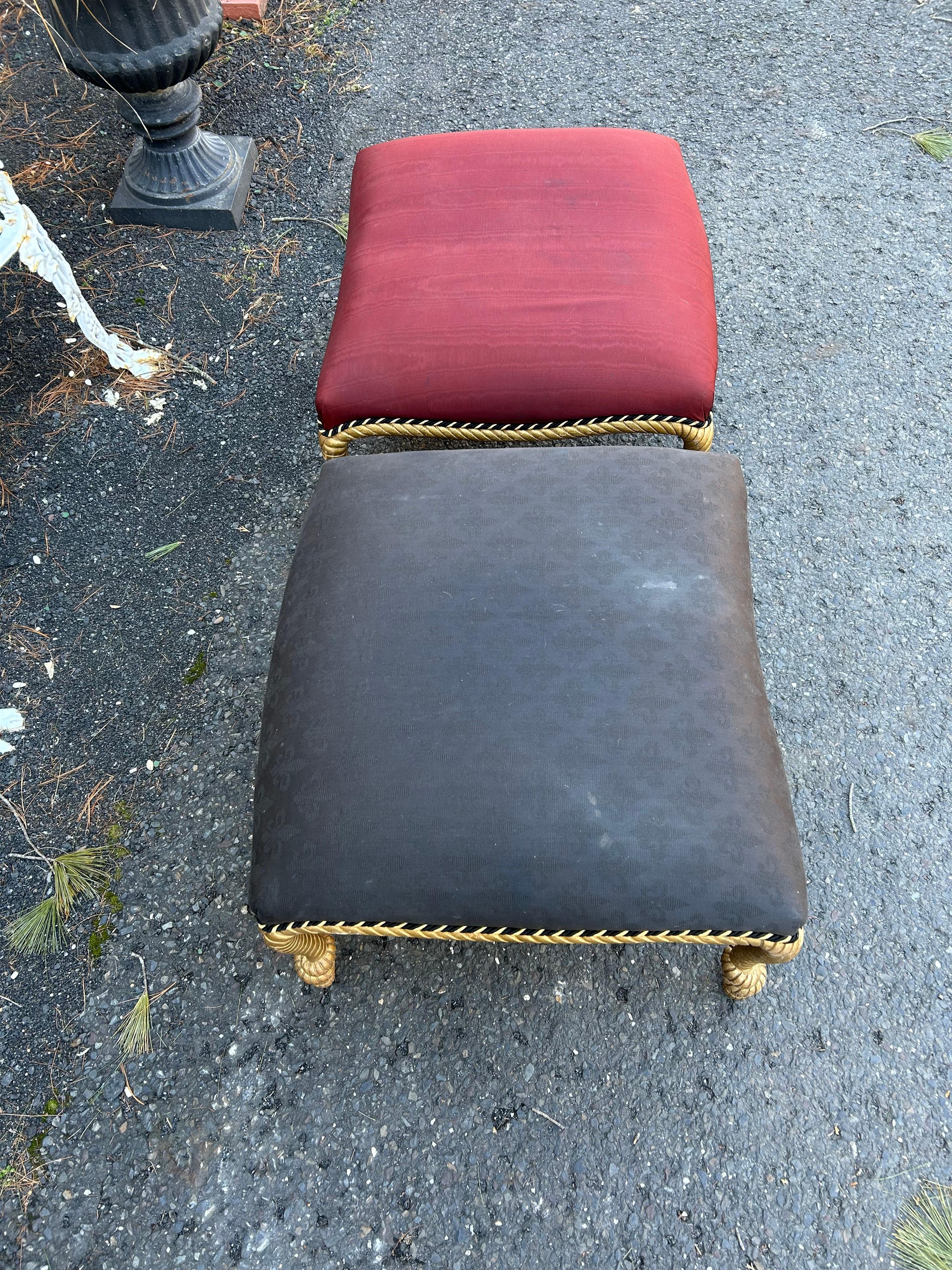 Favolosa coppia di ottomane con corda e nappe dorate in stile Napoleone III Hollywood Regency in vendita 6